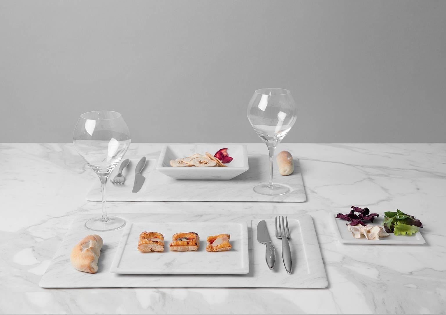Having abandoned soft and linear shapes, Studioformart has considered a rational and perfectly functional dining set. Soup plate, dinner plate and dessert plate, Square is a declaration of intent: square, even shapes, honest through the purity and