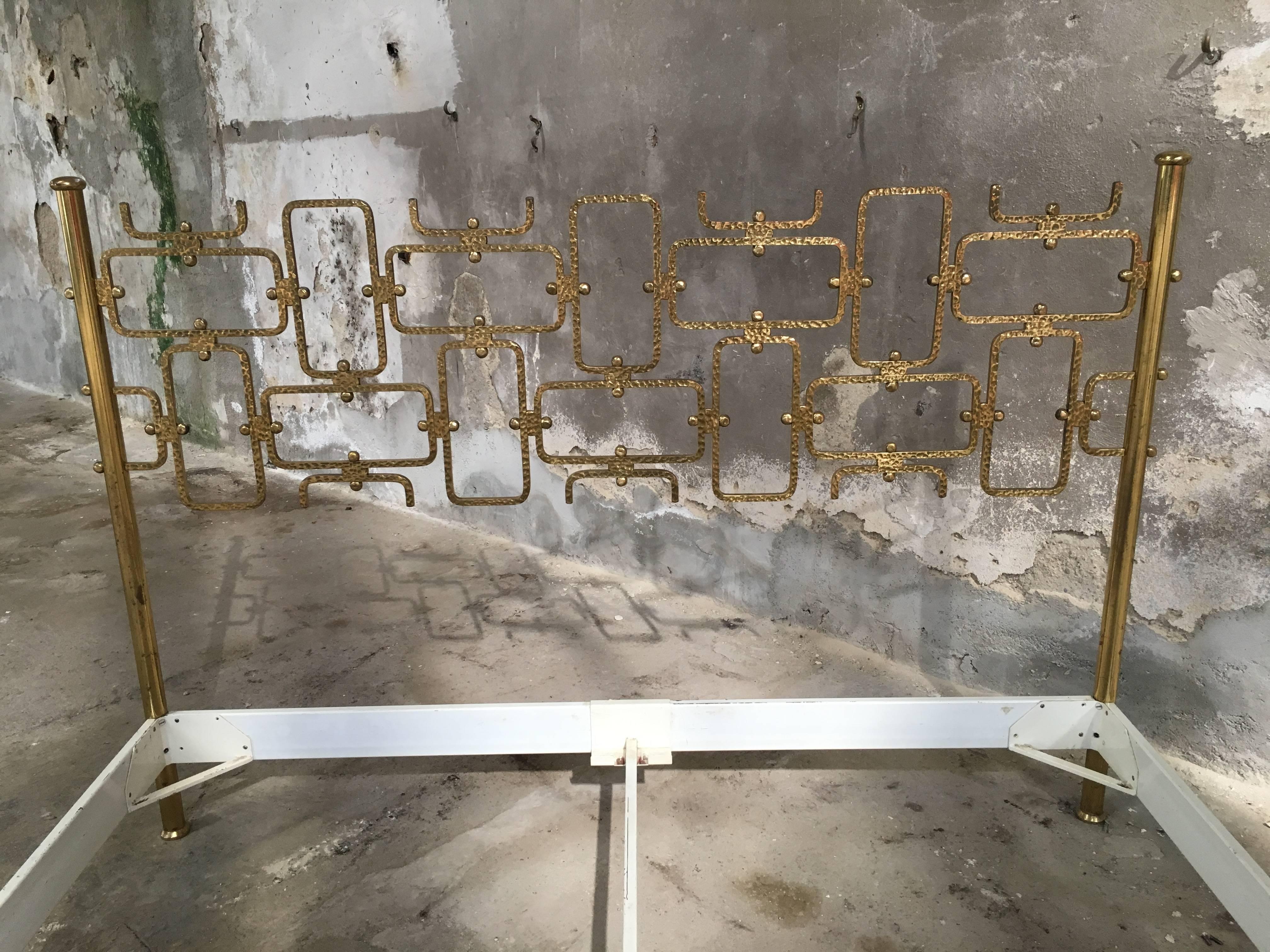 Italian Hammered Bronze Bed from 1960s by Osvaldo Borsani and Arnaldo Pomodoro In Excellent Condition In Prato, IT