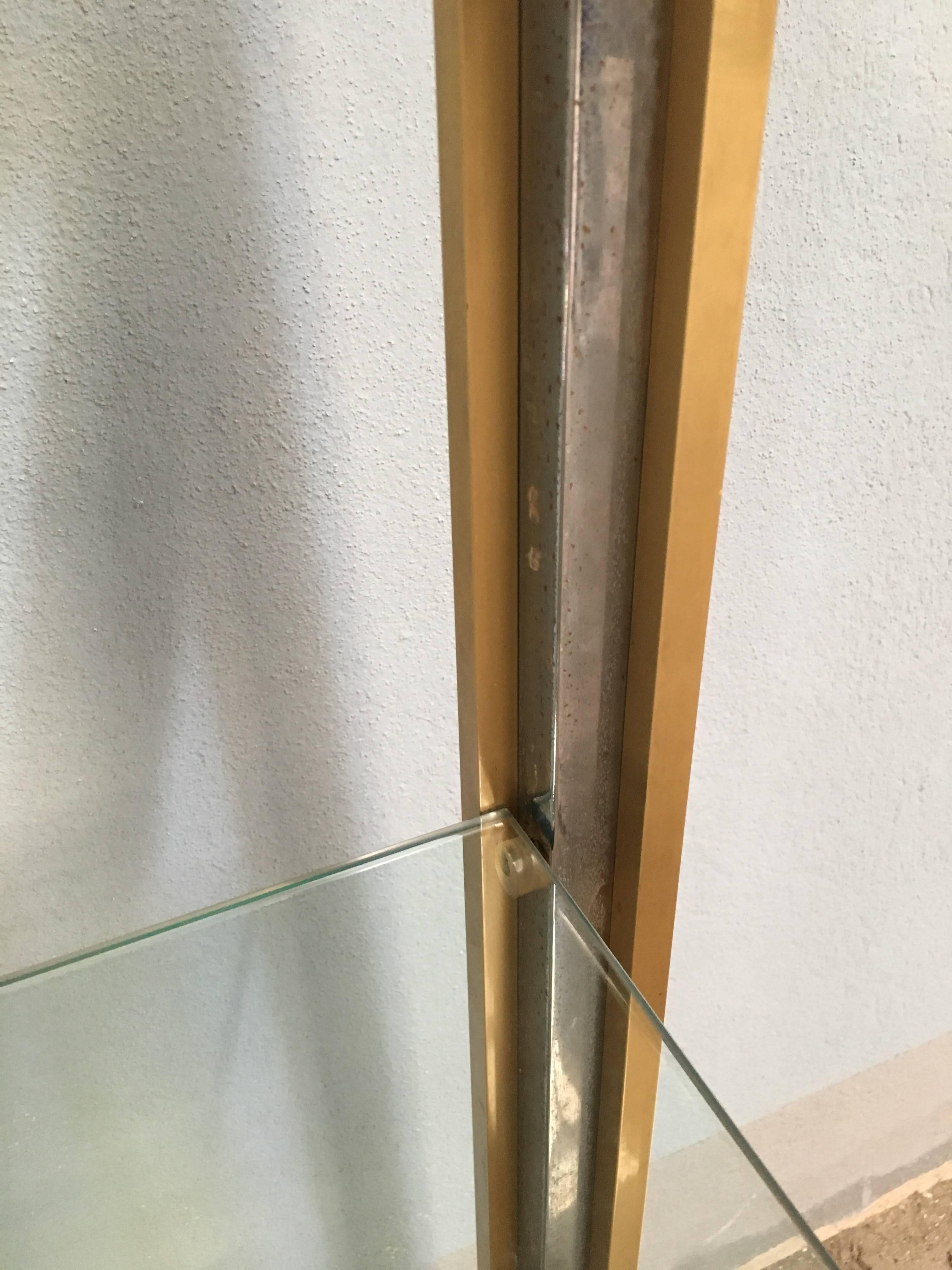 Italian 1970s Romeo Rega Brass and Chrome Étagère with Glass Shelves In Good Condition In Prato, IT