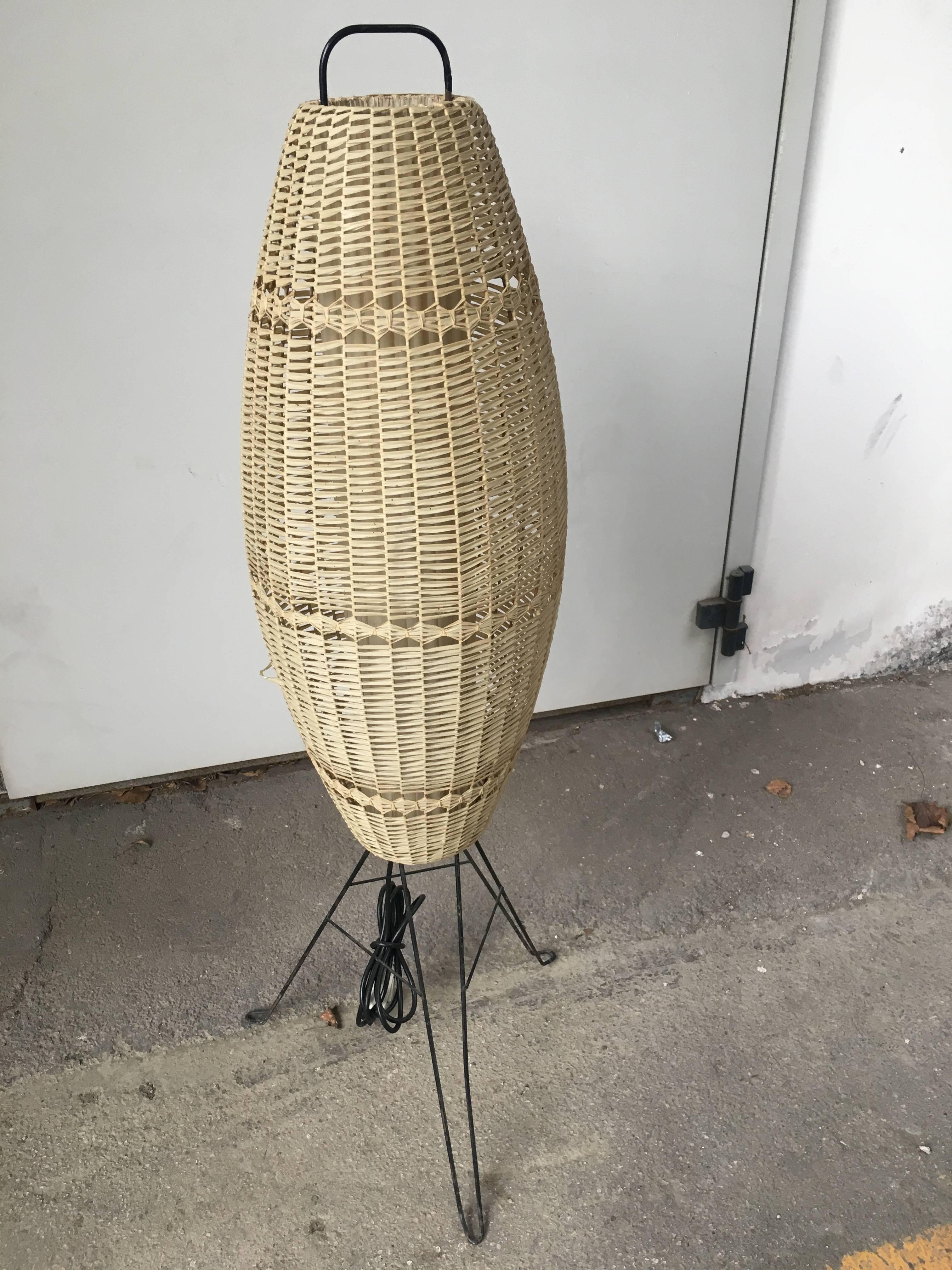 Italian floor lamp with braided tape from 1950s
Measures: Base diameter cm.40
Lampshade diameter cm.30
Height cm.118
The lampshade has a little detachment of the fabric as shown in the picture.
 