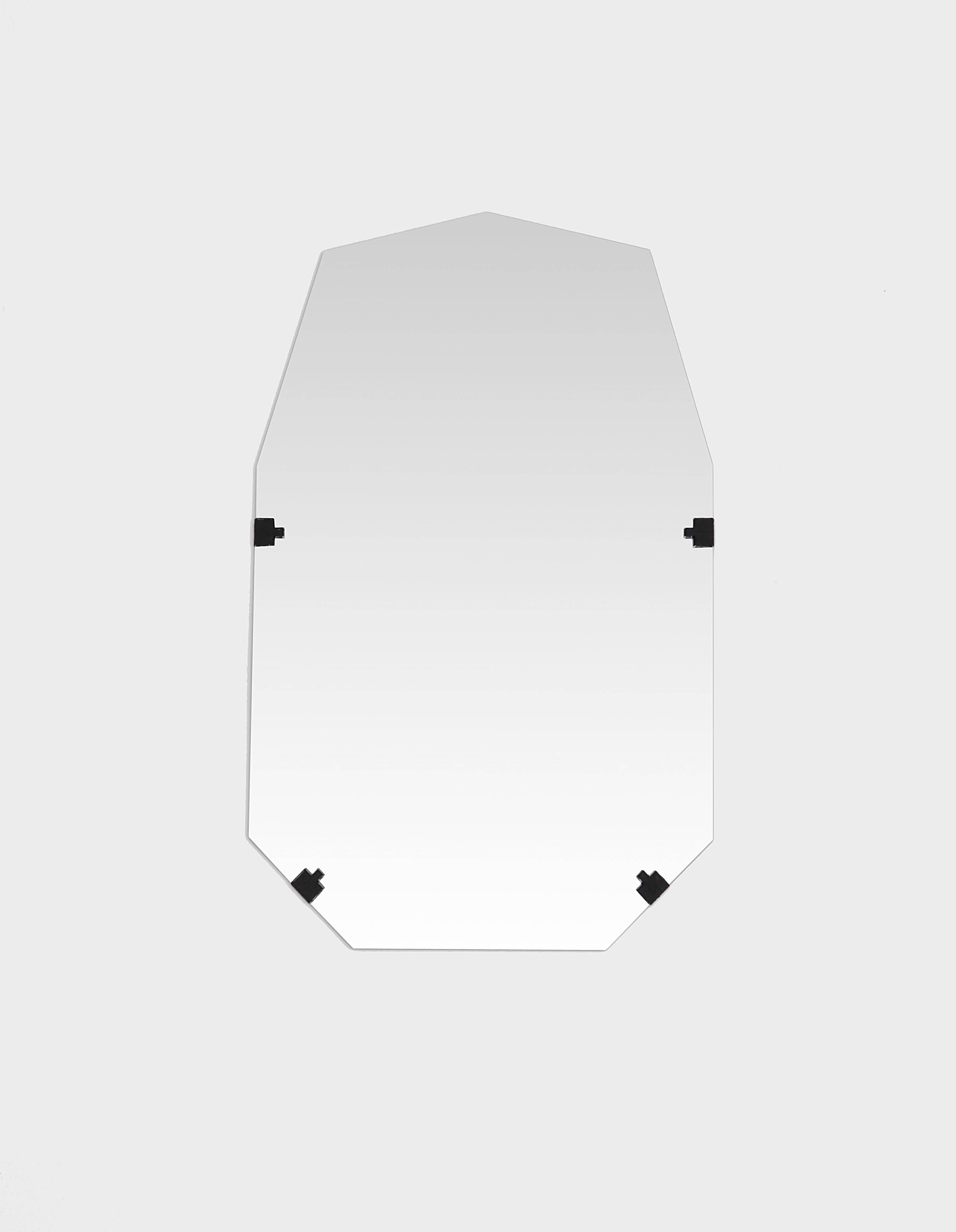 Der wasserstrahlgeschnittene Spiegel ist mit Hanfschnur auf die Rückseite genäht. Hergestellt auf Bestellung, so dass die Hanffarben vollständig angepasst werden können. Erhältlich in runder und länglicher nicht-eckiger Form.

Abmessungen:
Höhe: