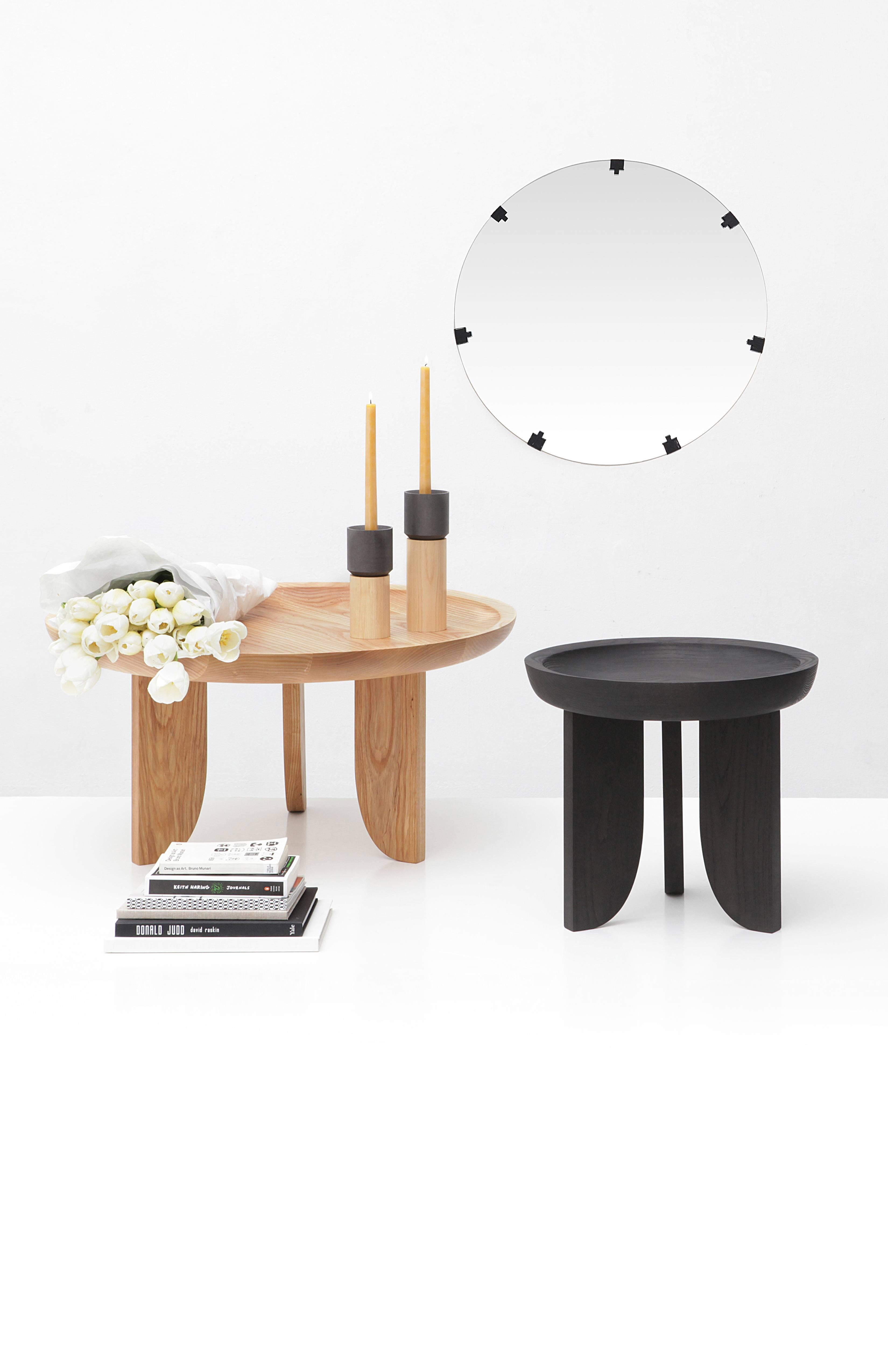 Table basse ou tabouret d'appoint sculptural contemporain en bois massif noir sculpté pour plat en vente 1