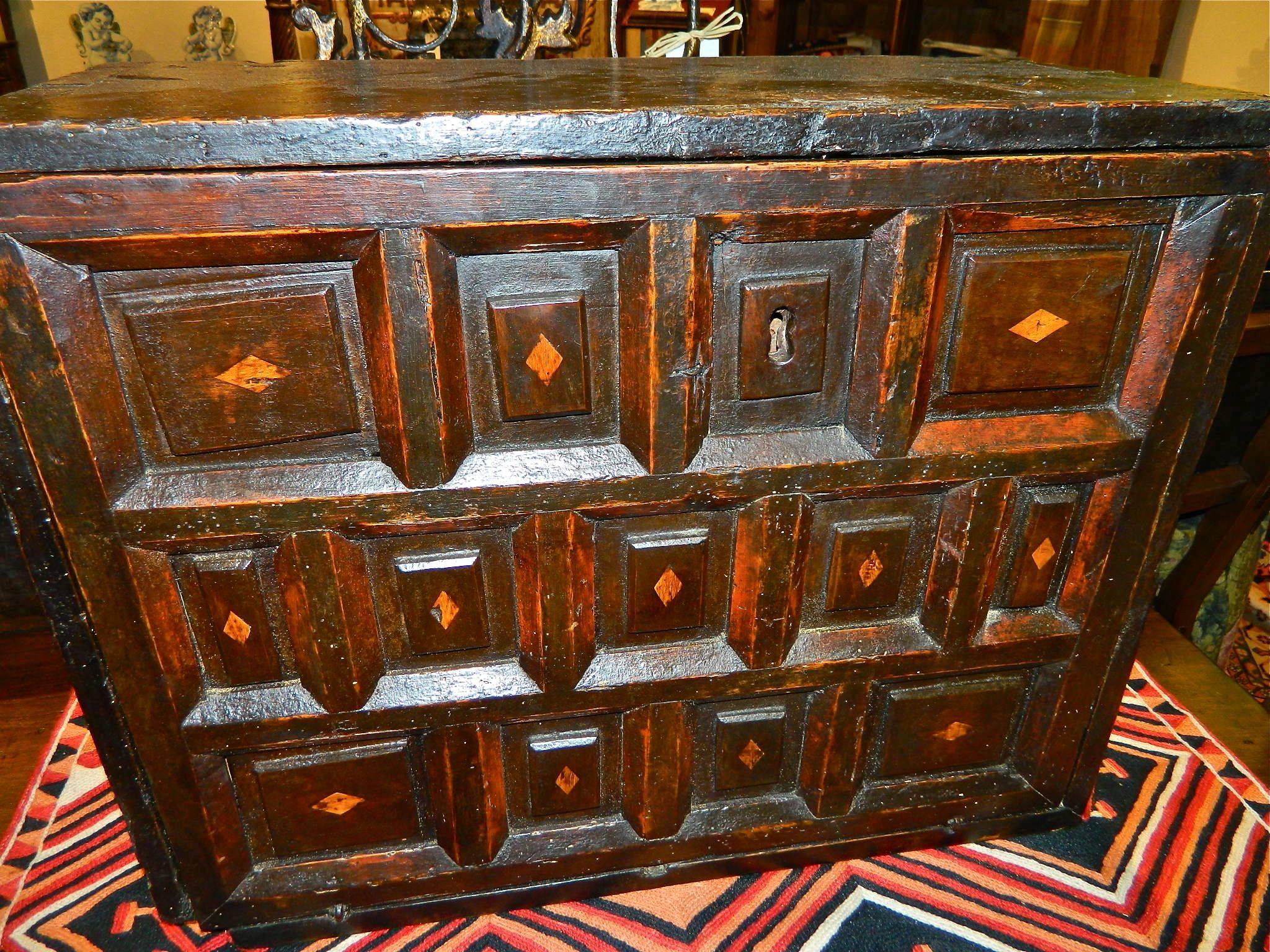 Late 18th Century Spanish Pine and Walnut Seven-Drawer “Vargueño” For Sale 4
