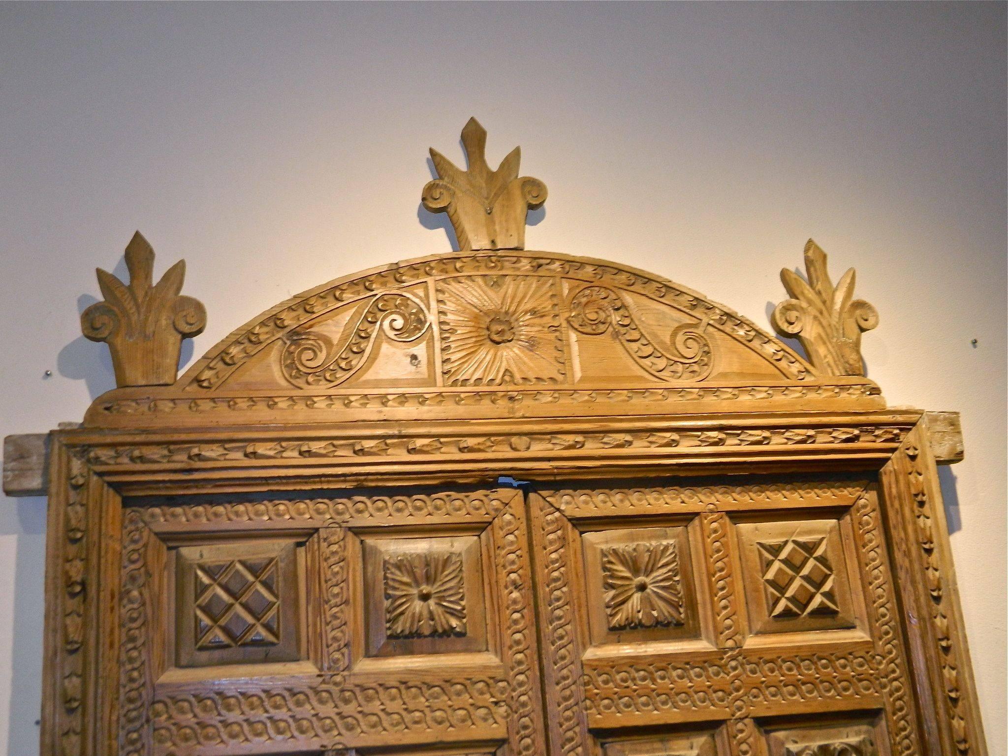 Perhaps the most spectacular architectural element that we have ever
come across, this two-panel 16th century sacristy door was found in the
village of Biescas (province of Huesca) in the Spanish Pyrenees.

The crown, frame and structure of this