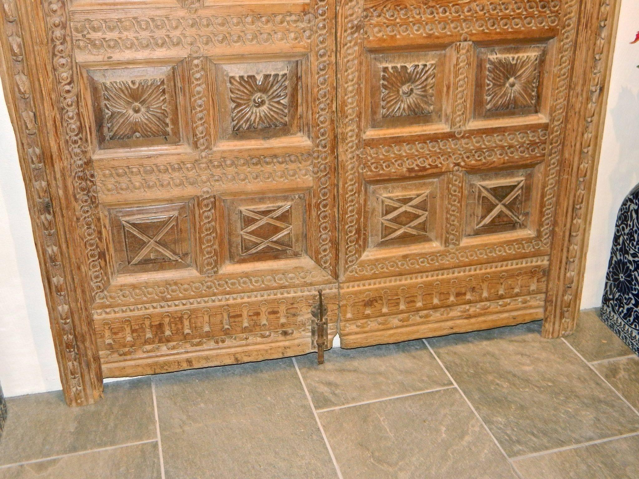 Spanish Mid-Late 16th Century Framed Pyrenees Sacristy Door with Crown, Pine and Walnut For Sale