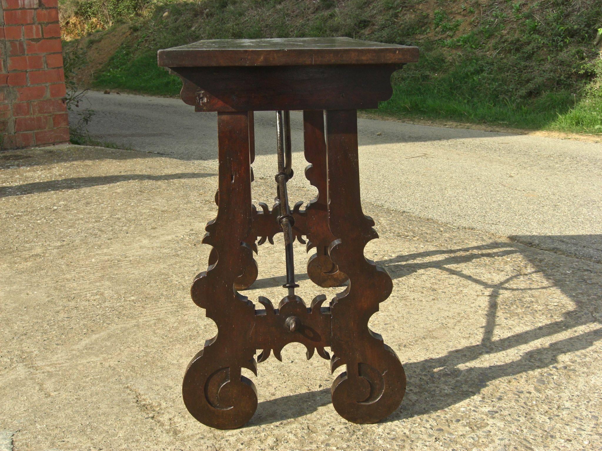 Late 17th-Early 18th Century Walnut Lyre Leg Table with Iron Stretchers In Excellent Condition In Santa Fe, NM
