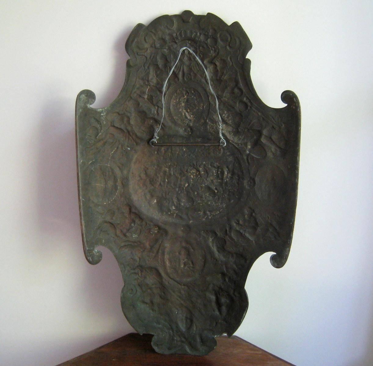 Cast Iron Renaissance Style Shield circa 1900 Antique Medieval Bronzed Armour In Excellent Condition For Sale In Newtown, CT