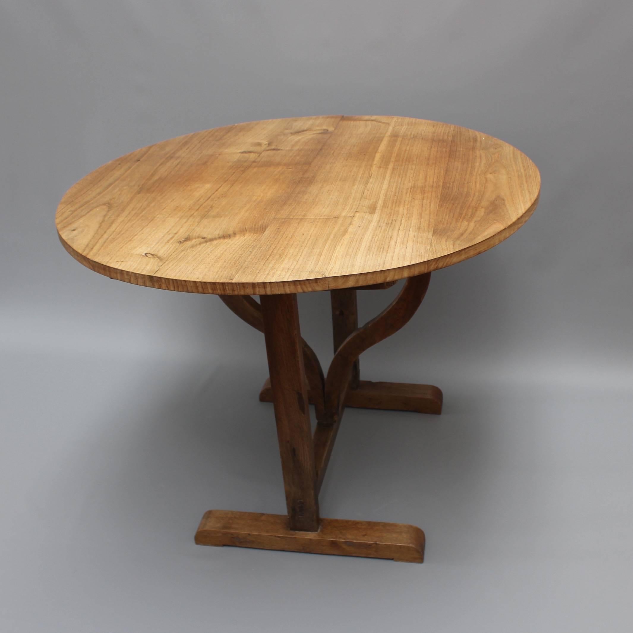 The Reconditioned French Table de Vigneron, or winemaker's table, from the Burgundy region of France, circa 1850s. These tables were used in the many wine growing regions of France and were particularly useful at harvest time because their tilt-top