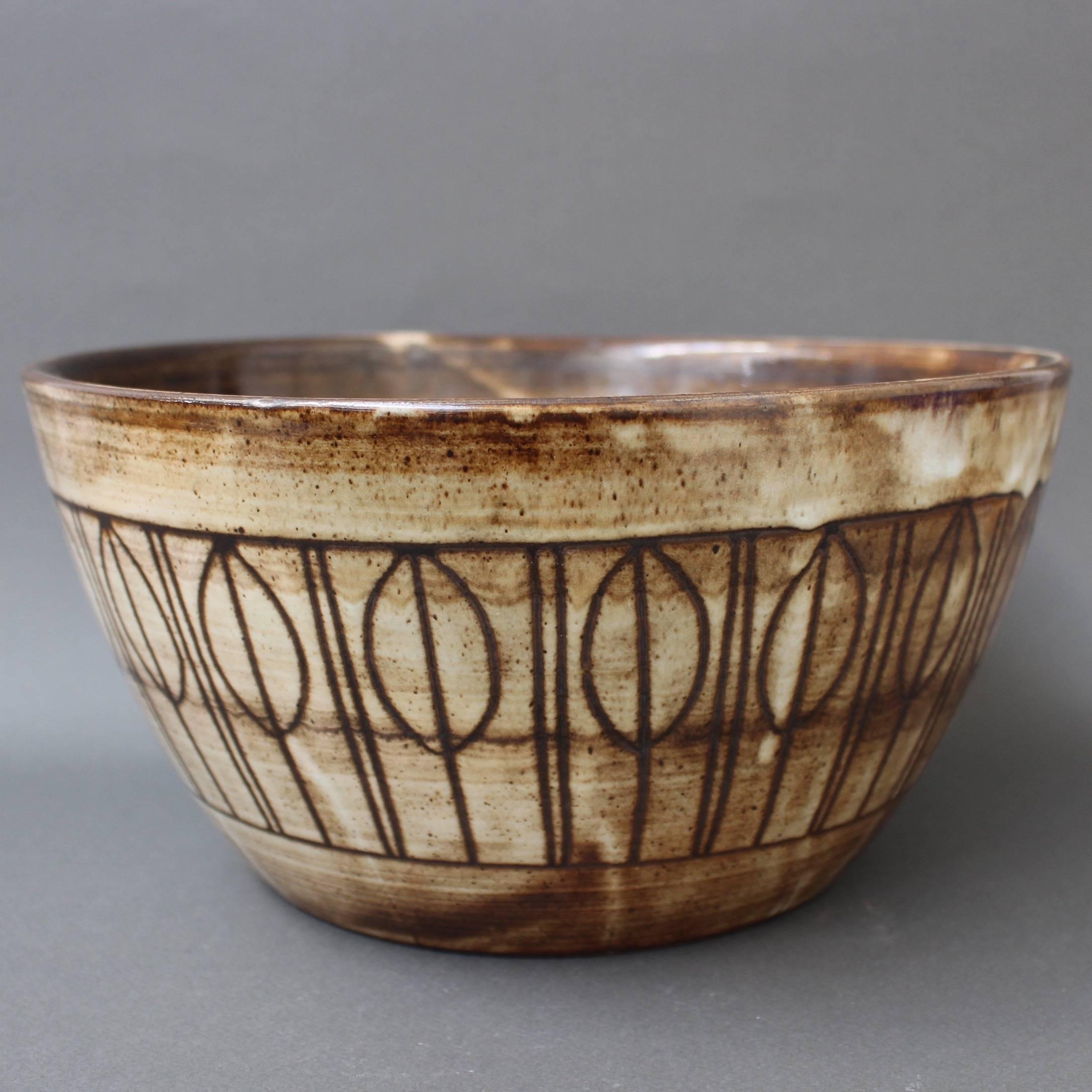 Decorative Ceramic Bowl by Jacques Pouchain, Atelier Dieulefit, circa 1960s In Good Condition In London, GB