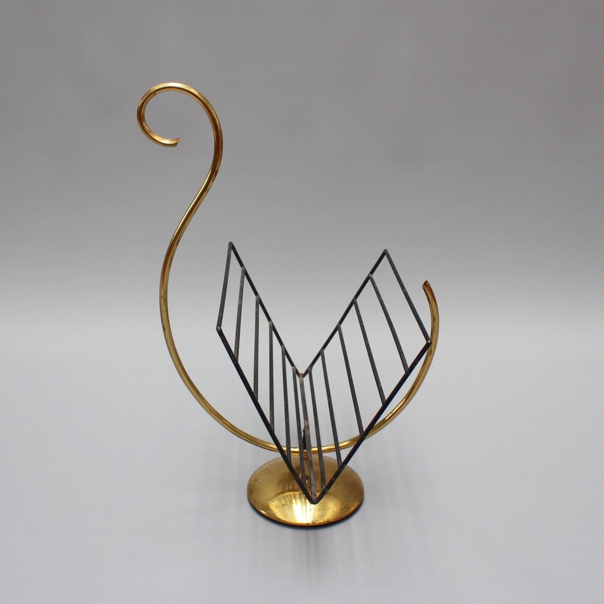 This is possibly the most elegant magazine stand we've ever seen and a rare beauty - we've never come upon one like it before. Italian, 1950s and the perfect choice for anyone who simply loves beautiful design. This gorgeously-curved music