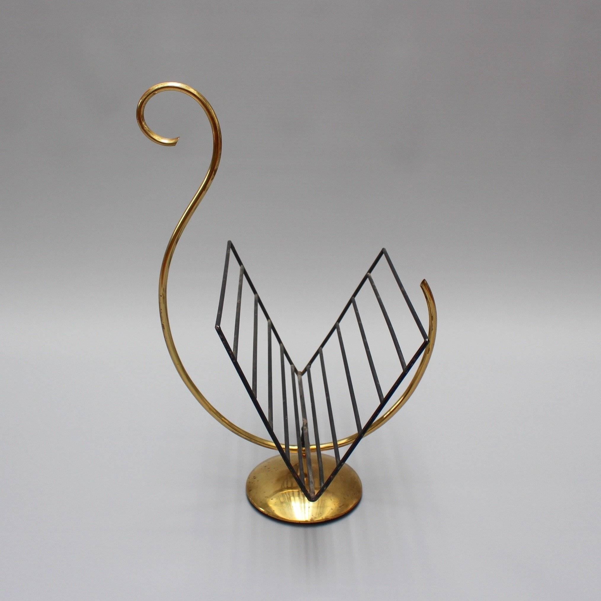 Questo è forse il portariviste più elegante che abbiamo mai visto e una bellezza rara: non ne abbiamo mai visto uno simile. Italiano, anni '50, è la scelta perfetta per chi ama il bel design. Questo leggio a forma di nota musicale, splendidamente