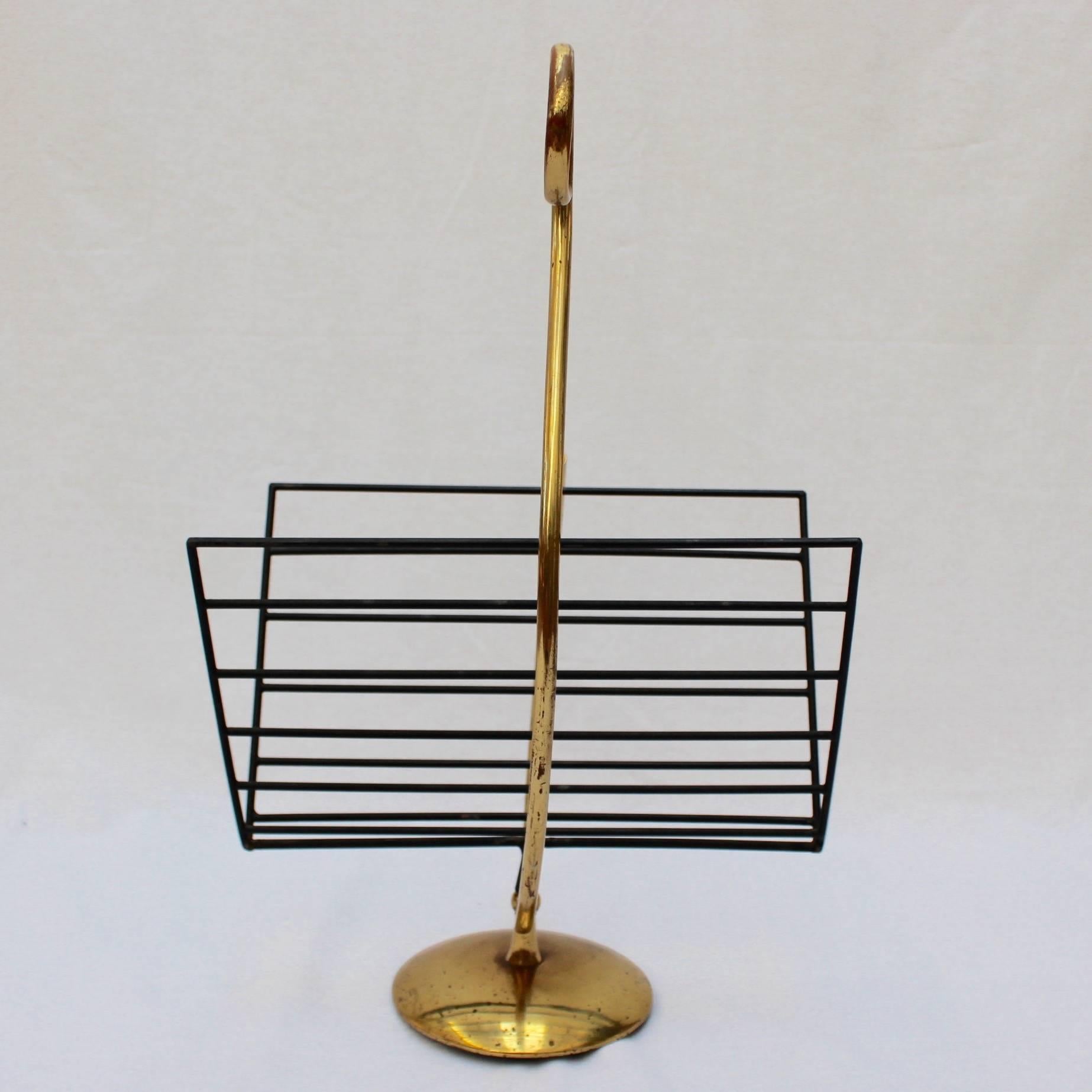 Music Note-Shaped Italian Brass Magazine Stand (c. 1950s) In Fair Condition For Sale In London, GB