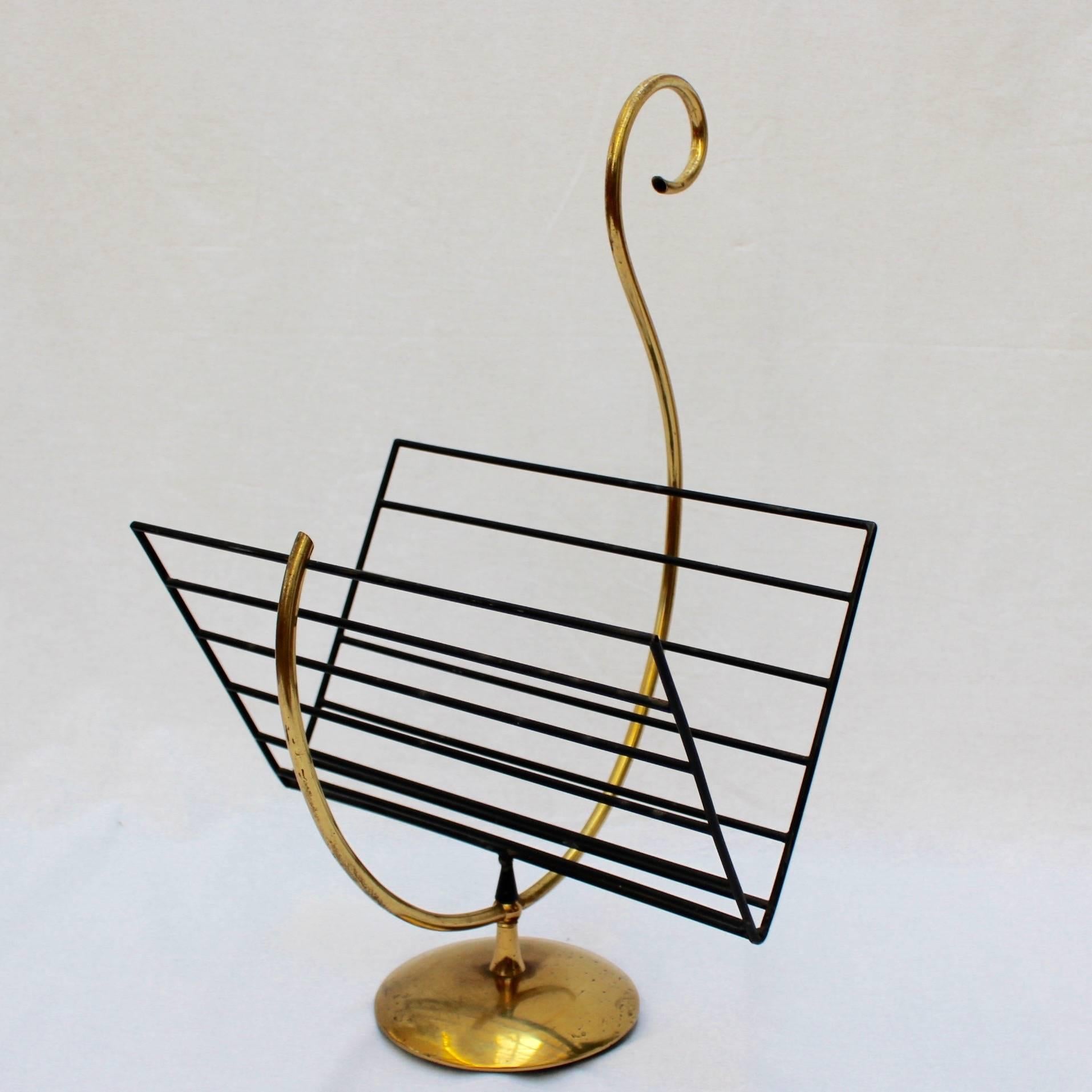 Mid-20th Century Music Note-Shaped Italian Brass Magazine Stand (c. 1950s) For Sale