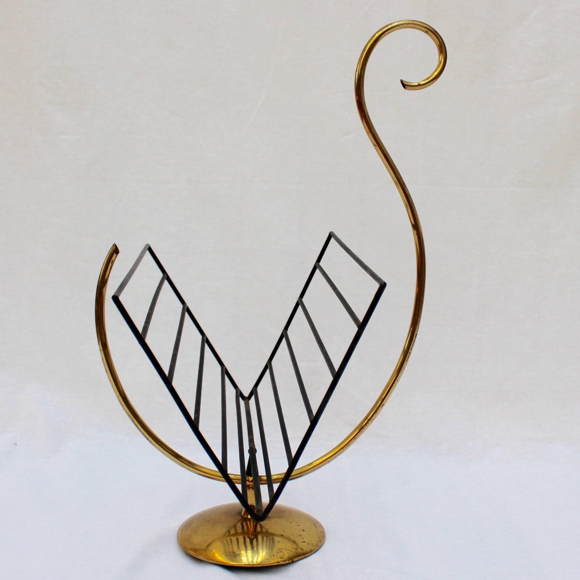Music Note-Shaped Italian Brass Magazine Stand (c. 1950s) For Sale 2