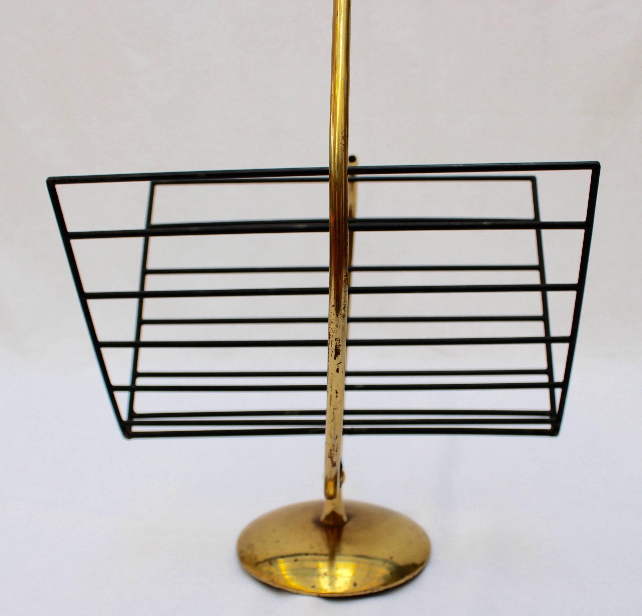Music Note-Shaped Italian Brass Magazine Stand (c. 1950s) For Sale 3