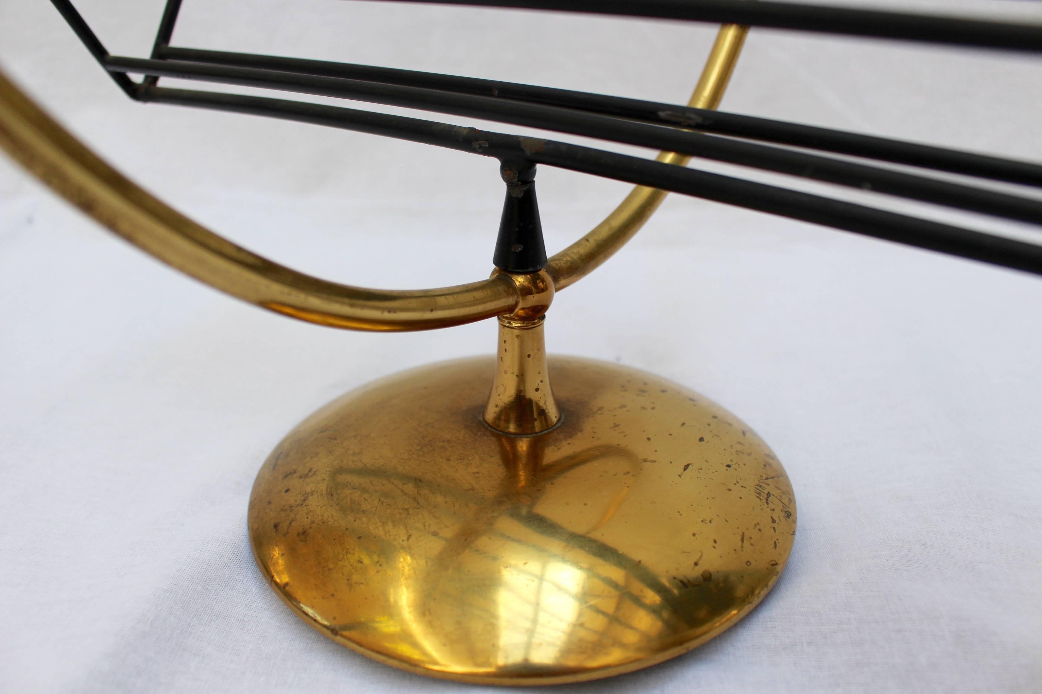 Music Note-Shaped Italian Brass Magazine Stand (c. 1950s) For Sale 4