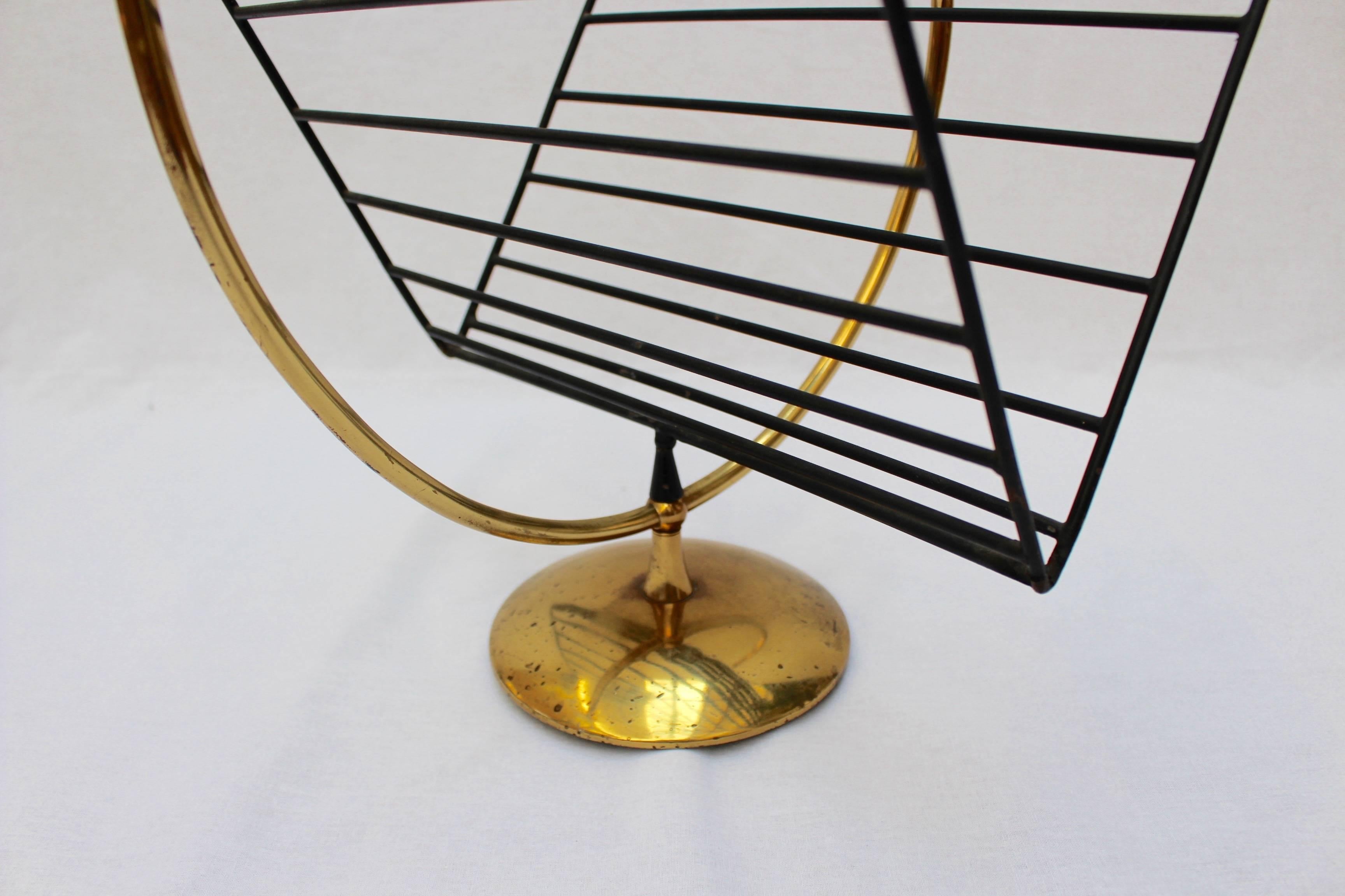 Music Note-Shaped Italian Brass Magazine Stand (c. 1950s) For Sale 5