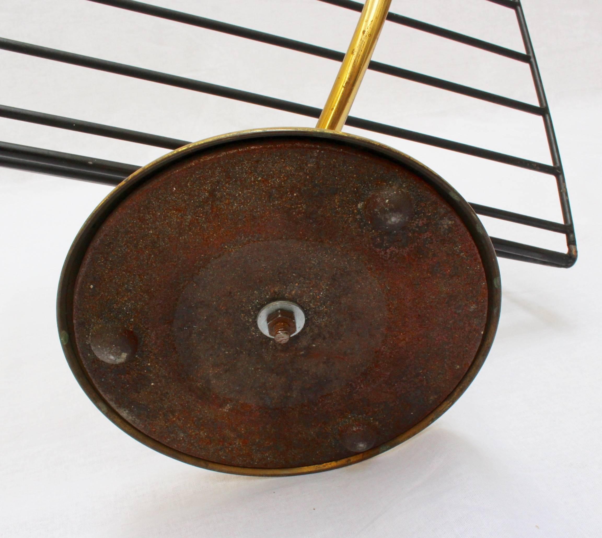 Music Note-Shaped Italian Brass Magazine Stand (c. 1950s) For Sale 6