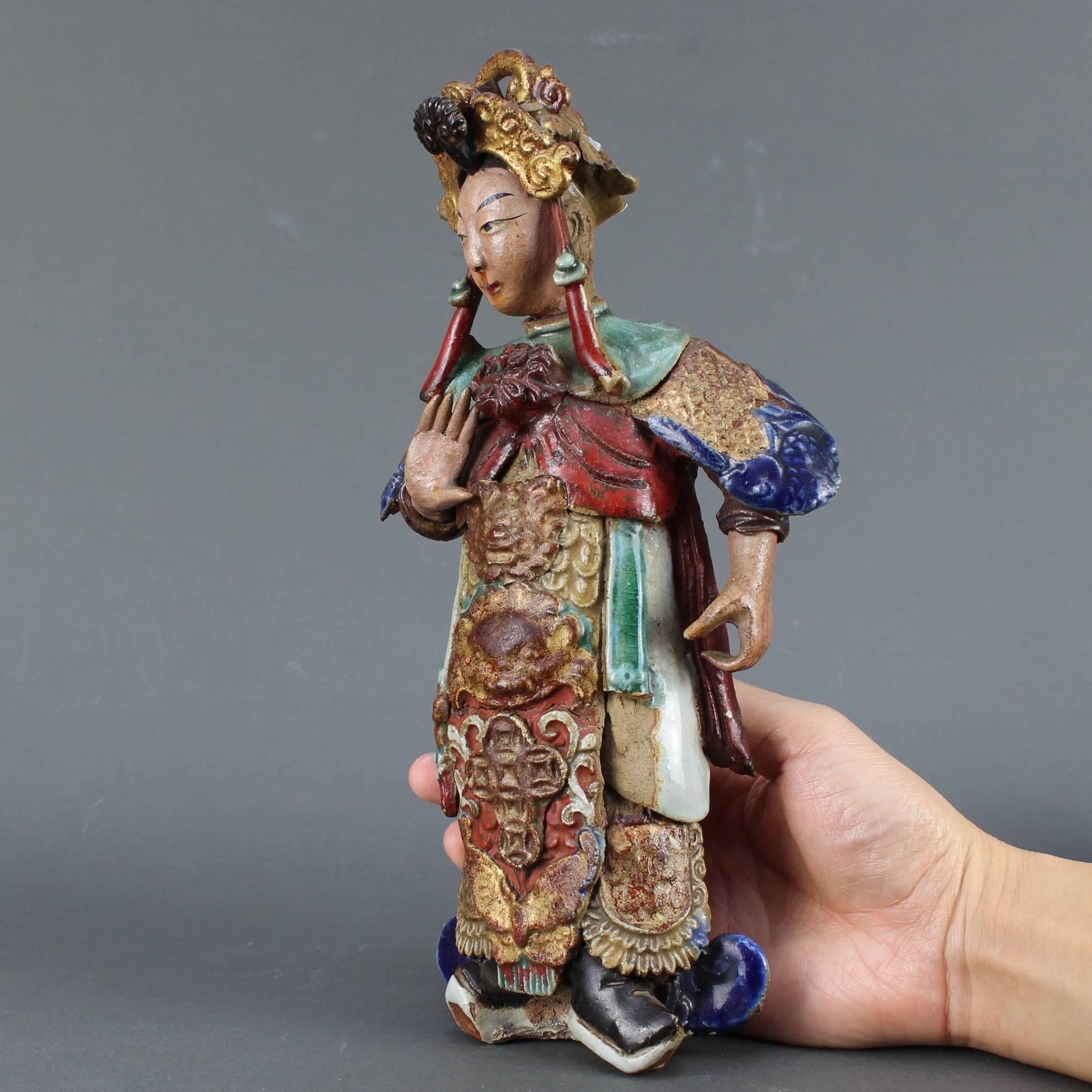 Set of Two 19th Century Chinese Earthenware Decorative Wall-Hanging Figures In Fair Condition In London, GB