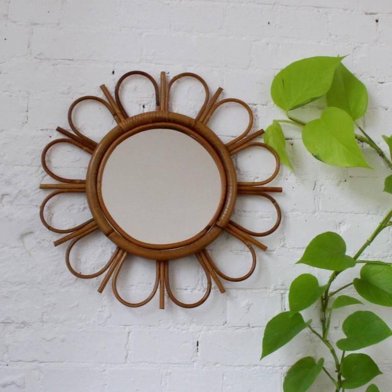 Vintage French sunflower-shaped bamboo and rattan mirror, circa 1960s. Cheerful, stylish and very collectible, this mirror is in excellent vintage condition commensurate with its age and usage.

Overall diameter:

47 cm

Mirror diameter:

25