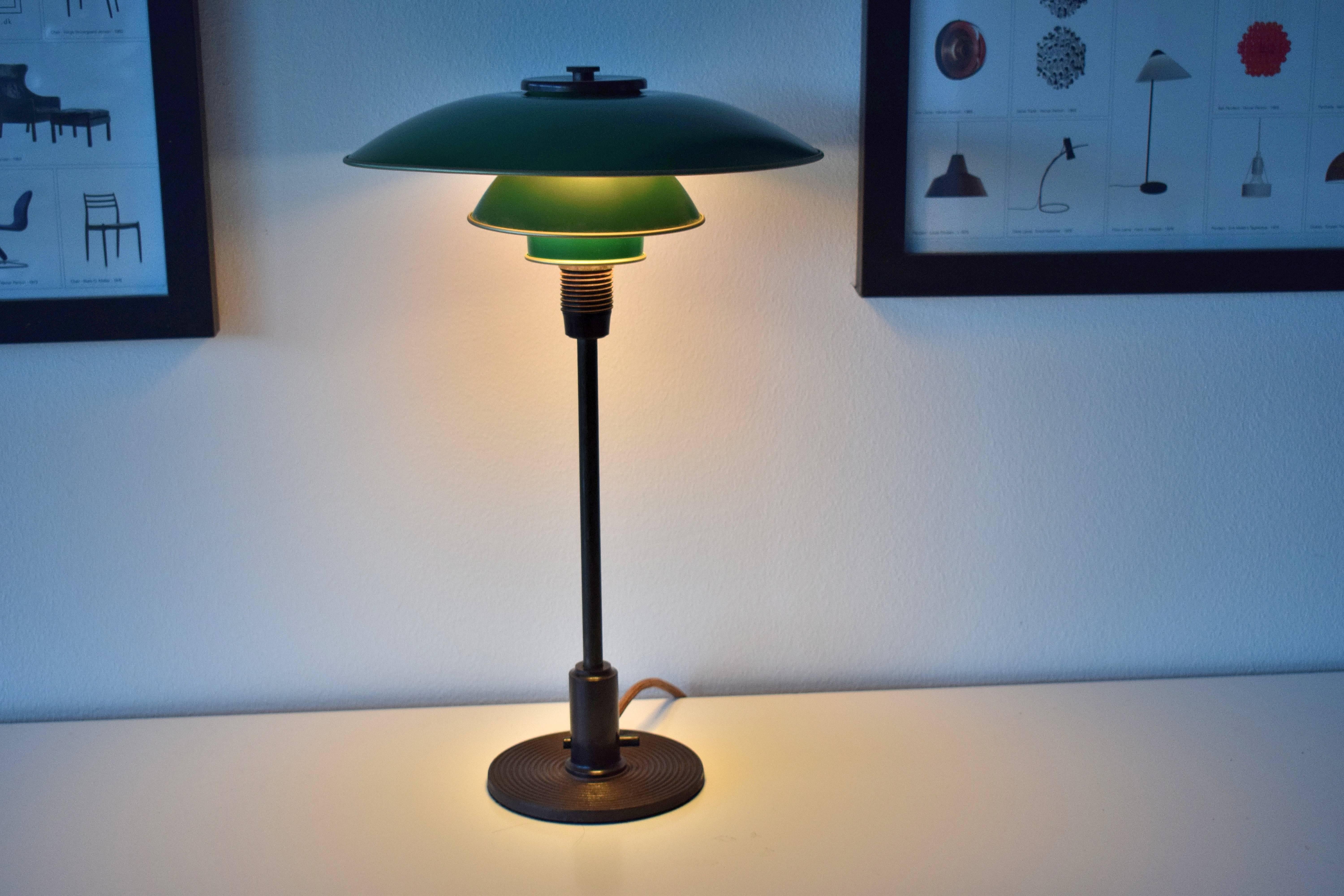 Mid-Century Modern Poul Henningsen 3/2 Table Lamp with Green Lacquered Metal Shades For Sale