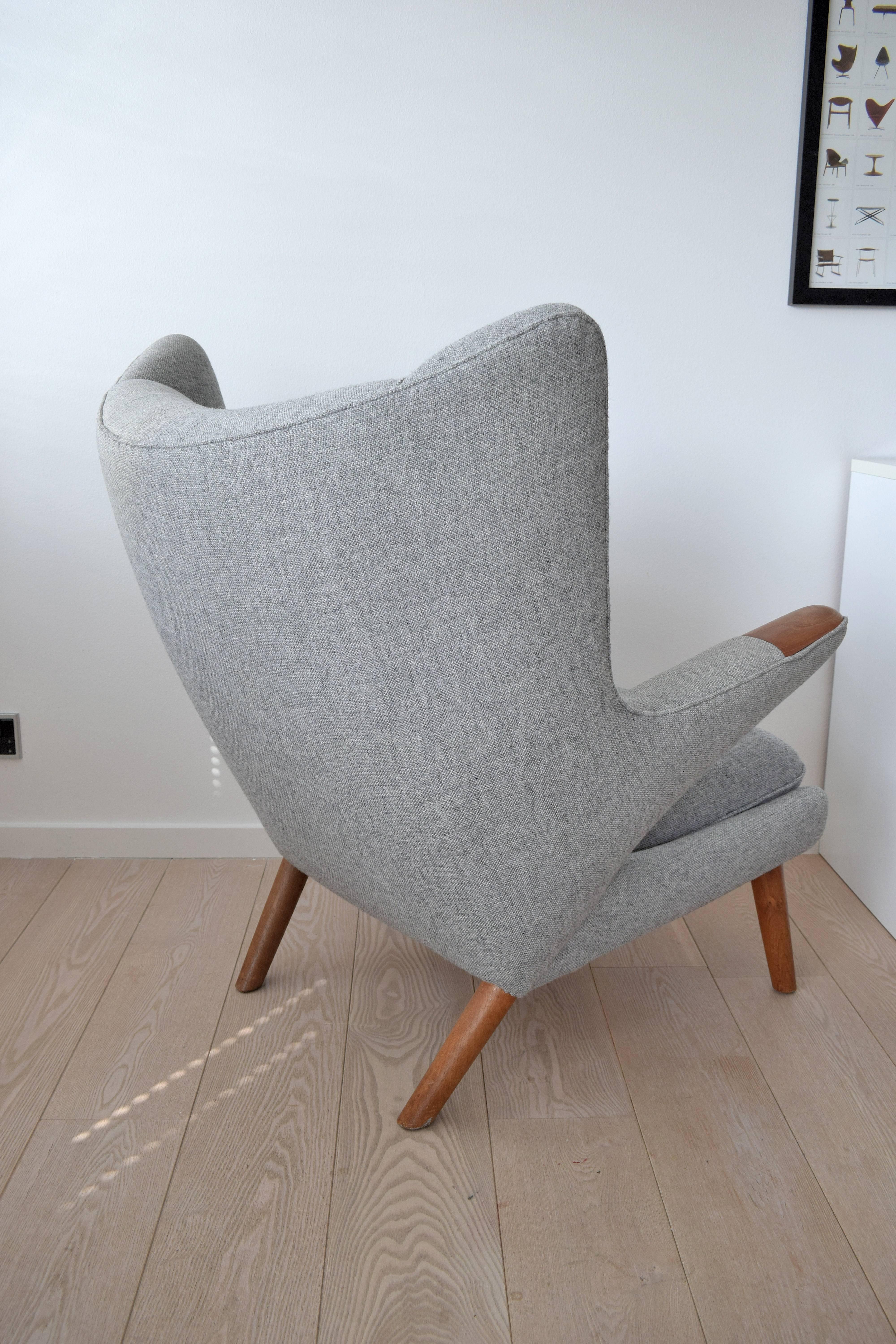 Hans Wegner Papa Bear Chair 'AP19' gray wool teak oak In Good Condition For Sale In Stenlose, DK