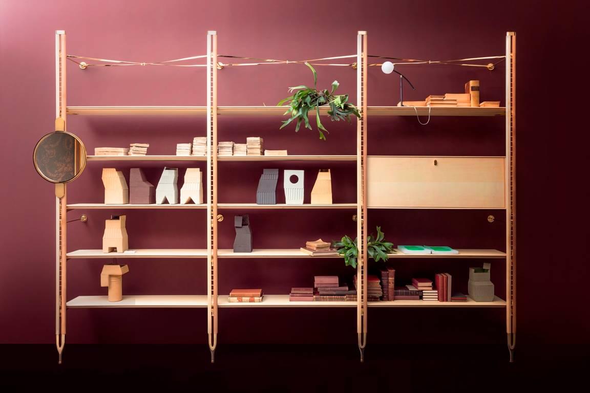 Basilea is a bookcase system with a modular structure and infinite possibilities to personalize it. 