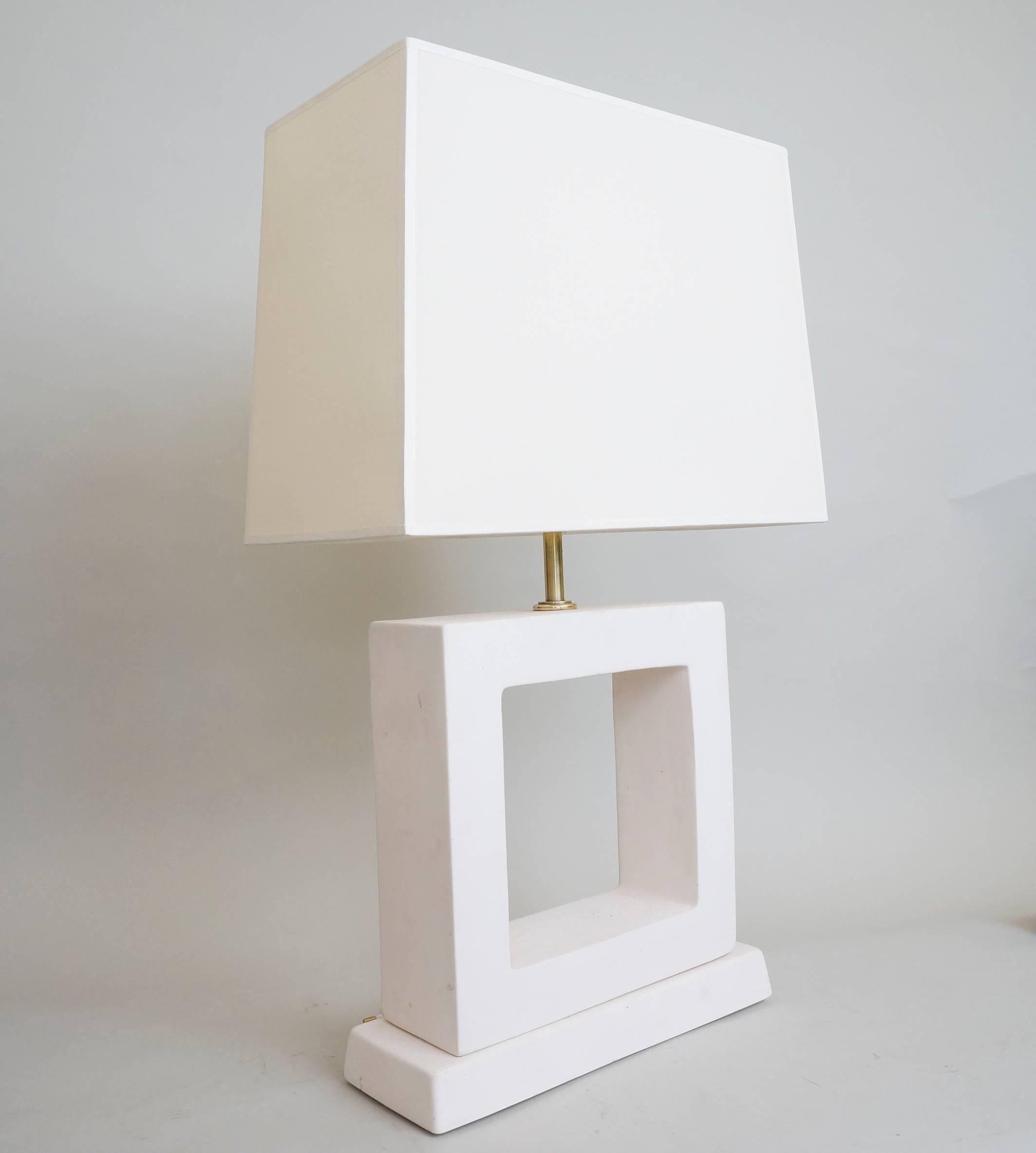 Late 20th Century White Unglazed Ceramic Table Lamp In Good Condition For Sale In Paris, FR