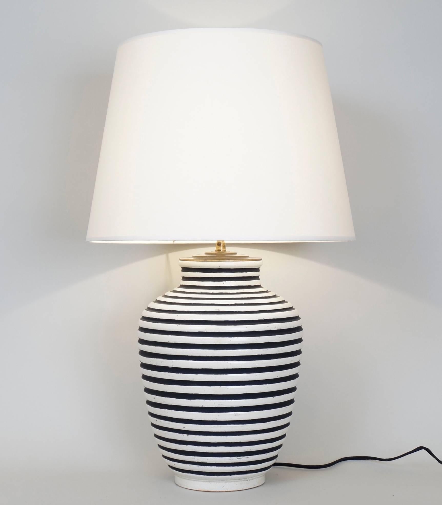 Primavera table lamp, signed Primavera and stamped made in France on the back, custom-made upholstered lampshade.
US standard plug on demand.

Measures: Ceramic height 30cm - 11,8in.
Height with shade 56 cm - 22in.
Lampshade width 34 cm -
