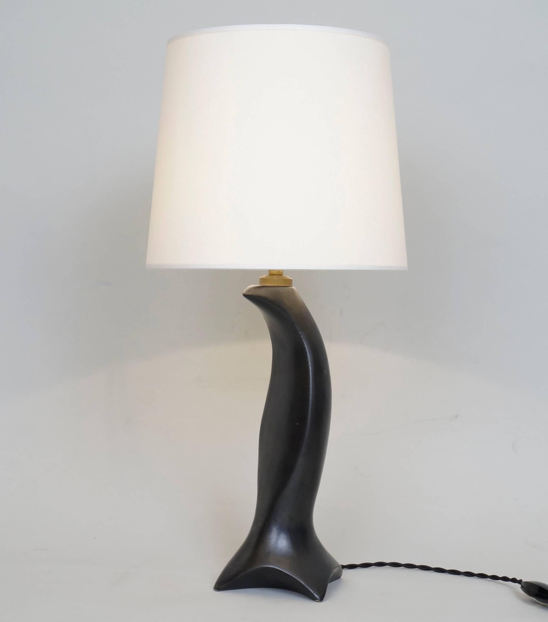 Zoomorphic table lamp in black satin ceramic.
Stamp on the back: Made in France
custom-made lampshade.
Rewired with twisted silk cord. 
US plug on request.
Ceramic height: 28 cm - 11in.
Height with lampshade : 50 cm - 19.7in.



  