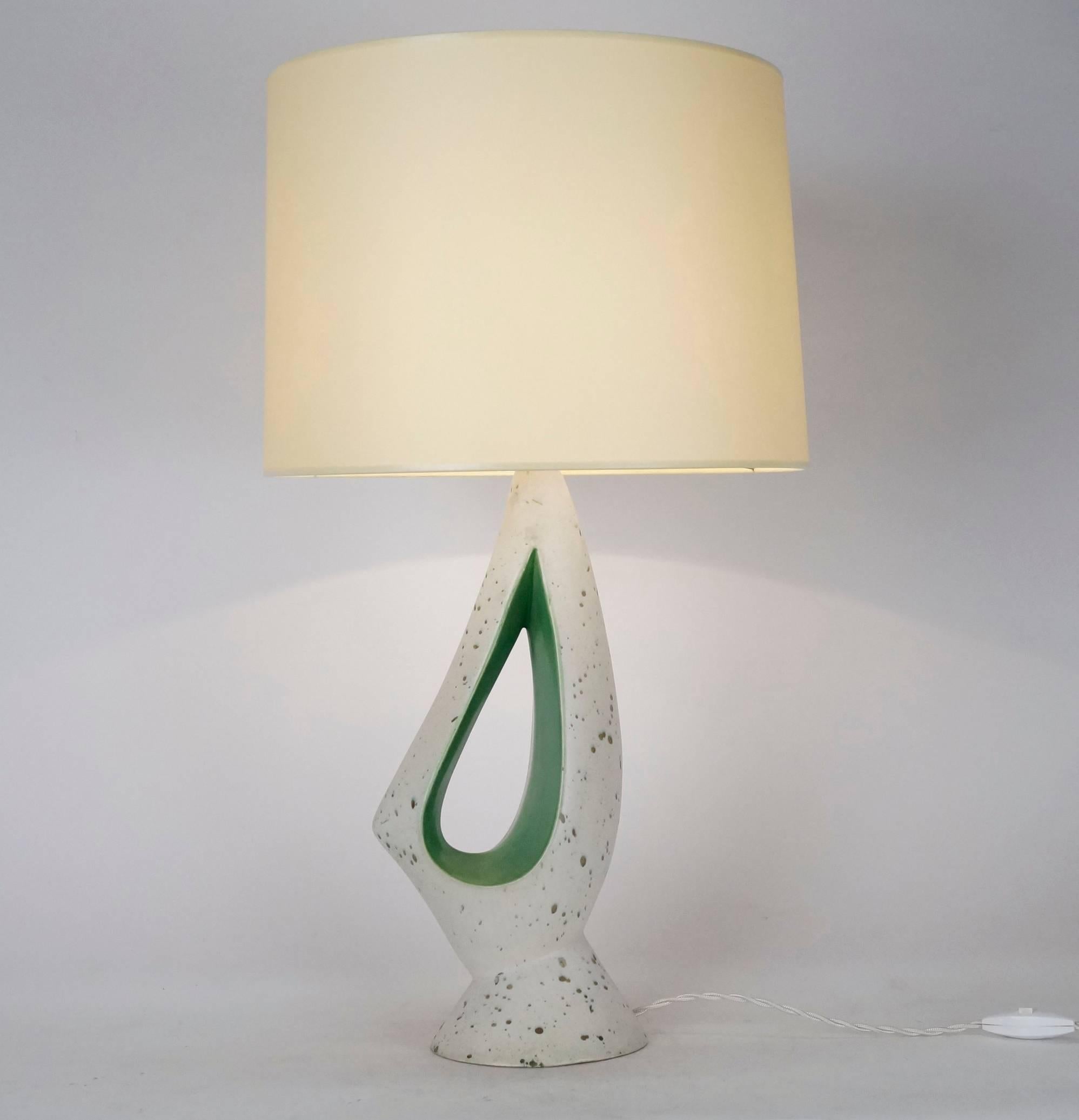 Two-tones table lamp green and white spotted.
Custom-made fabric lampshades.
Rewired with twisted silk cord.
US standard plug on request.
Measures: Ceramic height 35 cm - 13.8 in.
Height with lampshade: 57 cm - 22.4 in.
        
