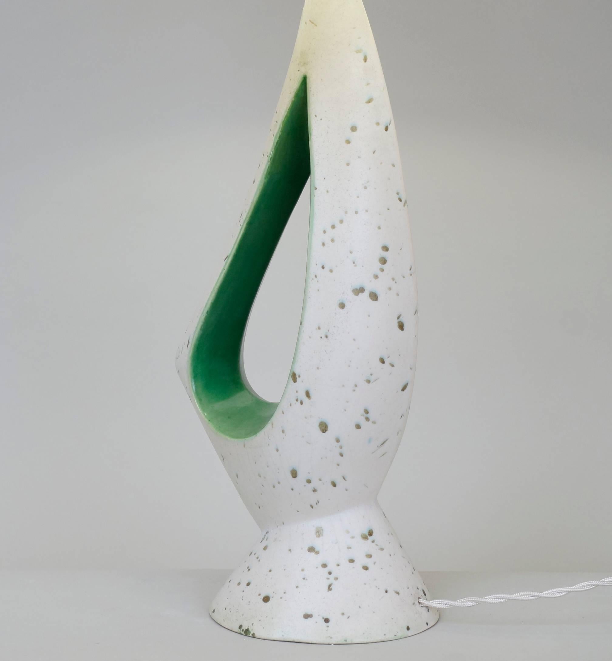 1970 White and Green Ceramic Table Lamp In Good Condition In Paris, FR
