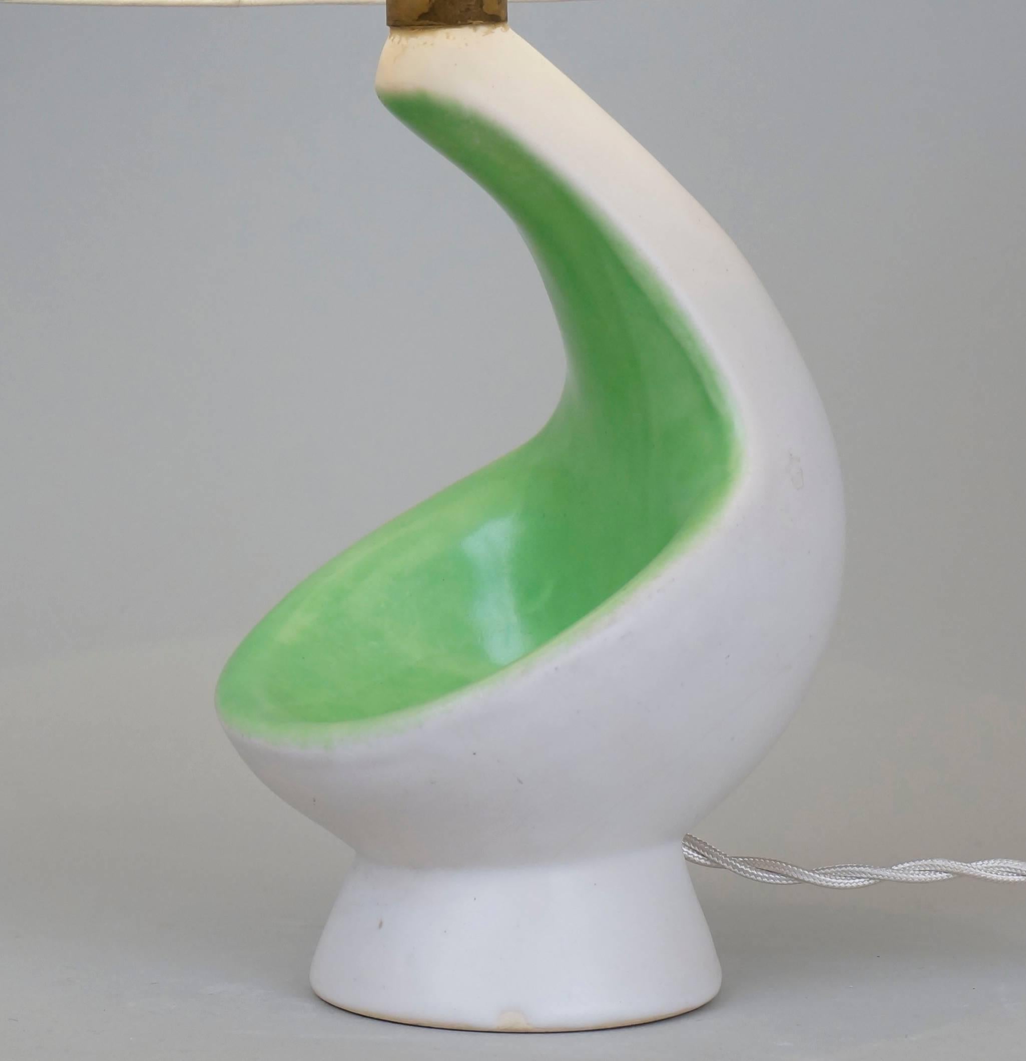 French 1970, White and Green Ceramic Table Lamp For Sale