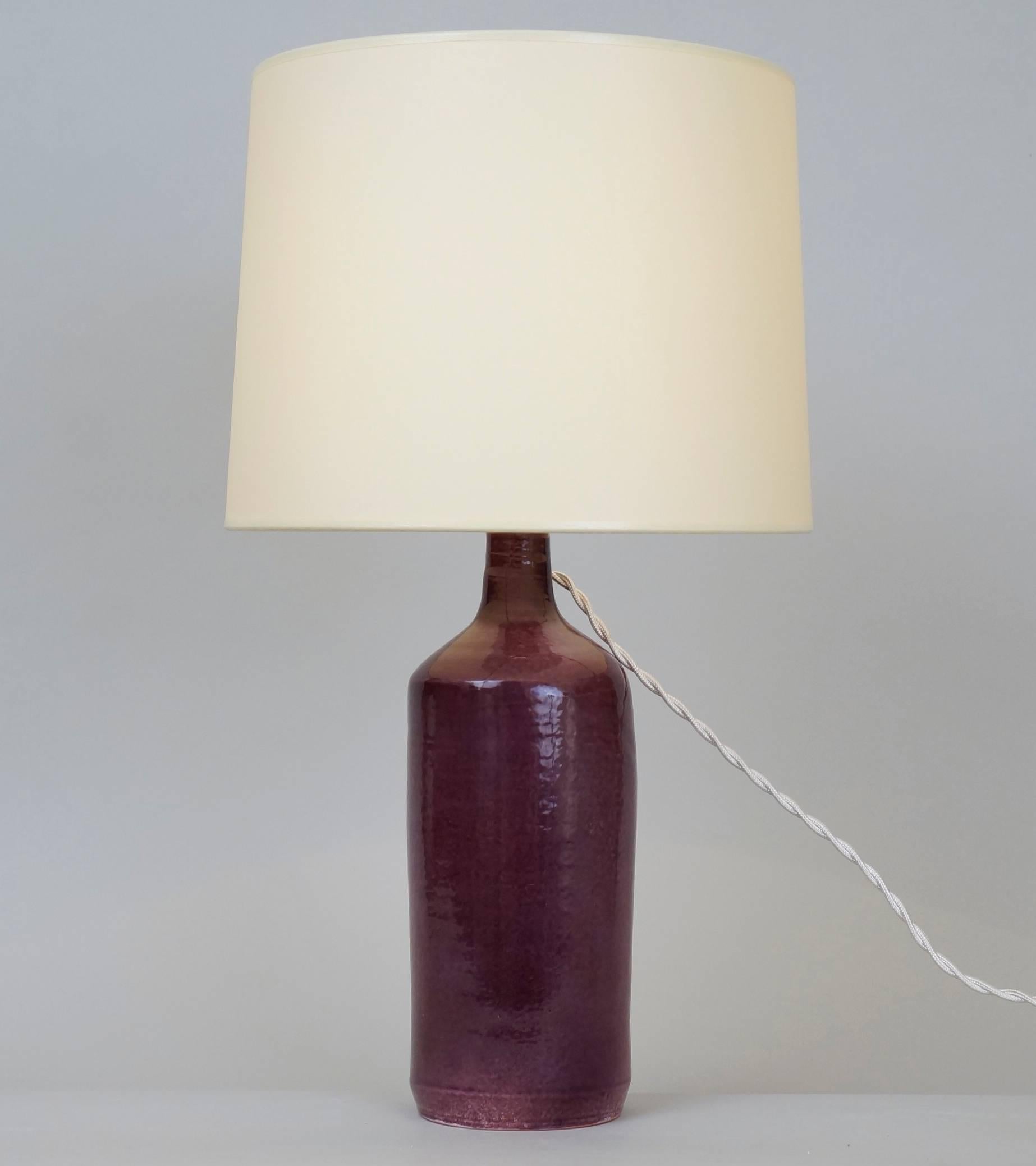 Red purple ceramic table lamp.
Custom-made fabric lampshade.
Rewired with twisted silk cord.
US standard plug on request.
Ceramic body height: 24 cm - 9.5 in.
Height with lampshade: 43 cm - 16.9 in.
 