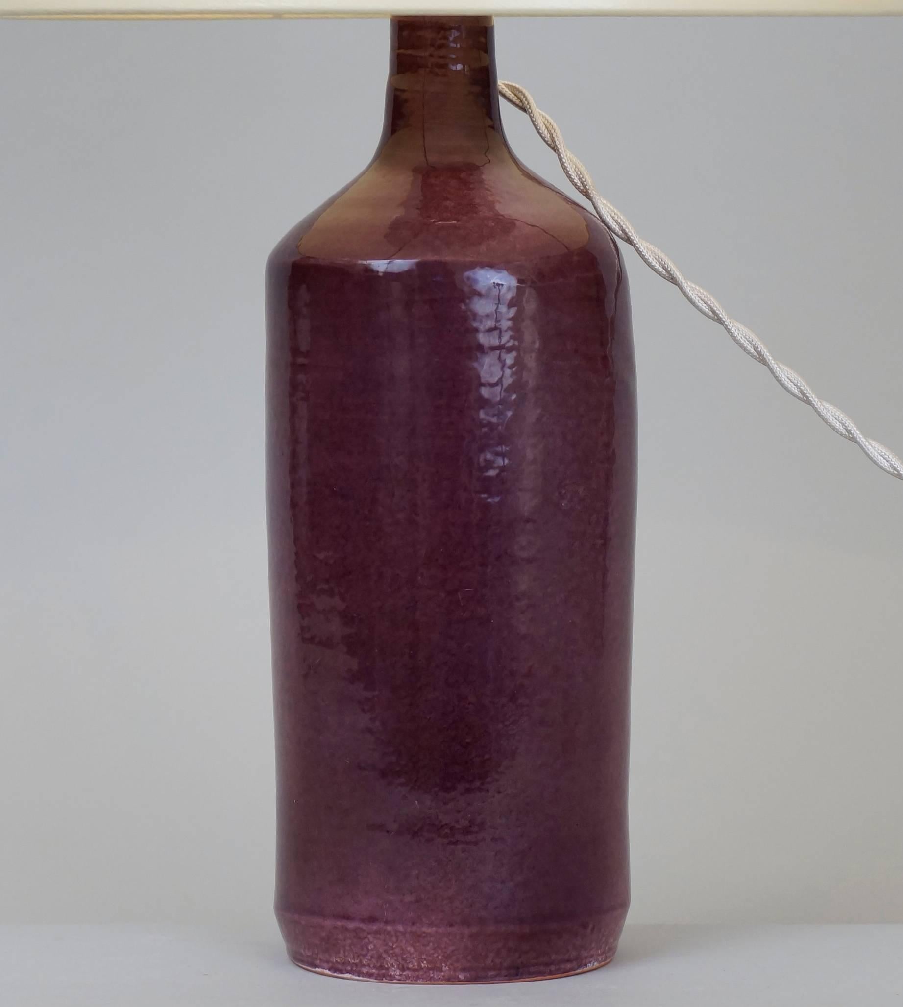 Late 20th Century Red-Purple Ceramic Table Lamp In Excellent Condition For Sale In Paris, FR
