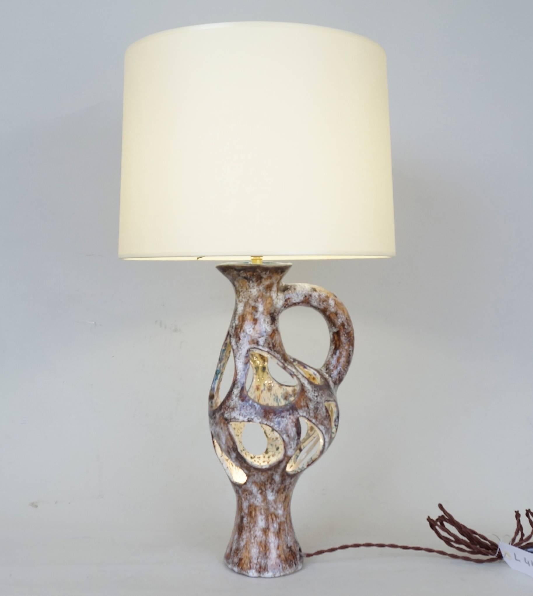Ceramic table lamp, custom-made fabric lampshade, rewired with twisted silk cord.
US standard plug on request.
Measure: Ceramic body height: 37 cm-14.6 in.
Height with lampshade 60 cm-23.6 in.
     