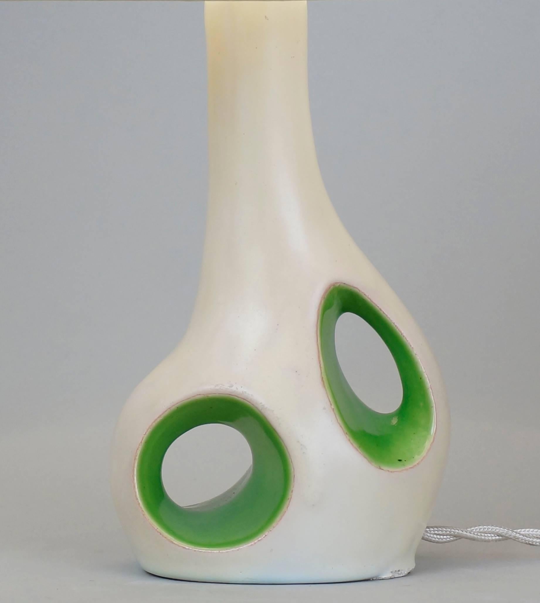 Enameled 1970 White and Green Ceramic Table Lamp For Sale