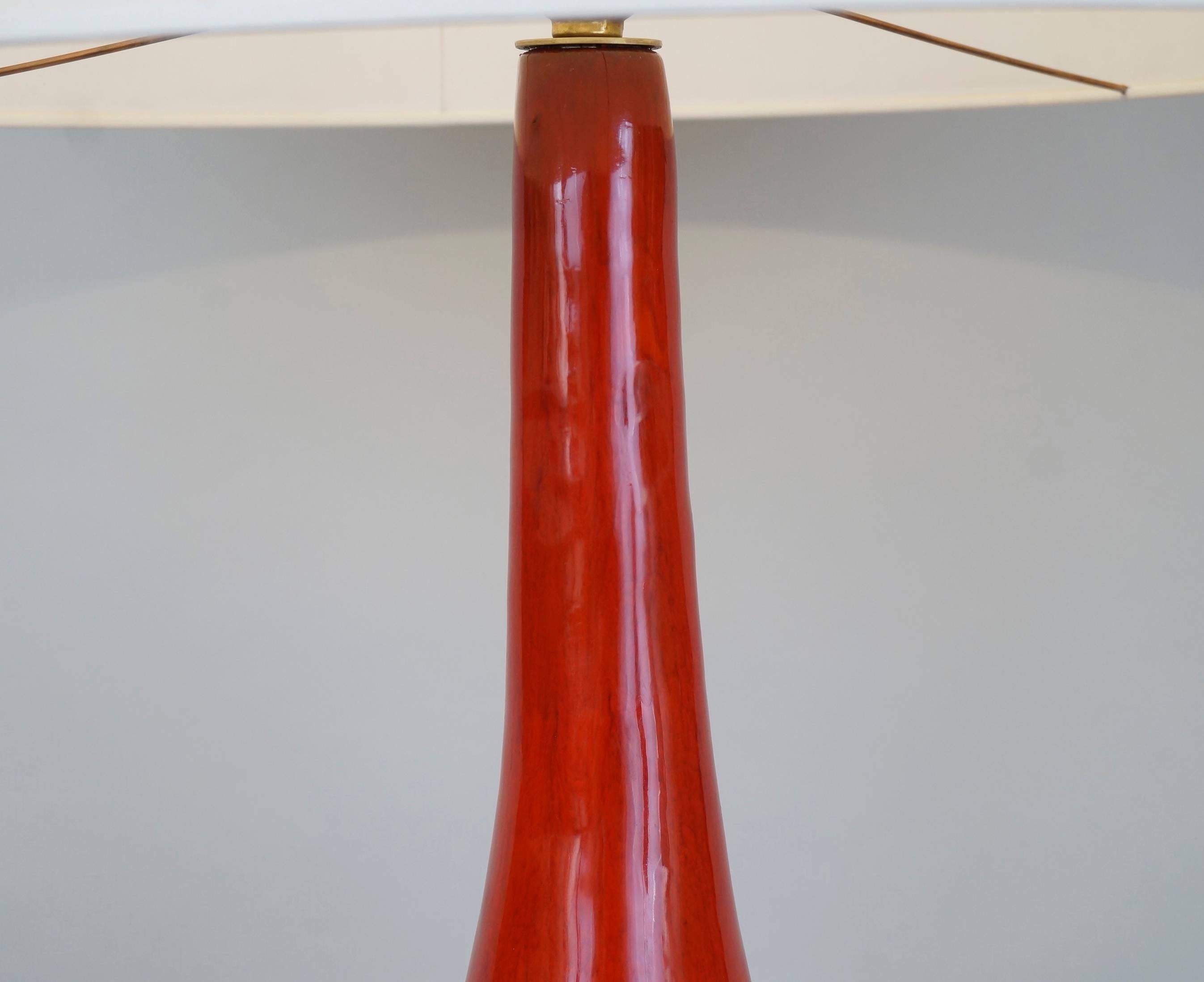 R&J Cloutier Red Ceramic Table Lamp In Good Condition For Sale In Paris, FR