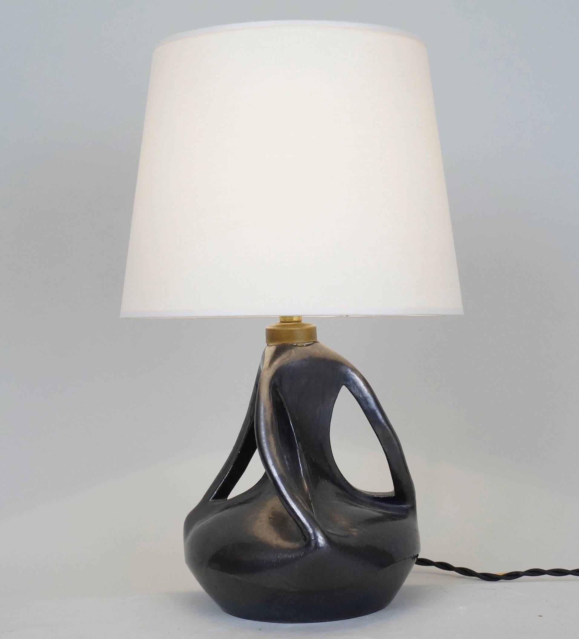 Table lamp in black satin ceramic.
Custom-made lampshade.
Rewired with twisted silk cord.
US plug on request.
Measure: Ceramic height 16 cm – 6.3in.
Height with lampshade 34 cm – 13.4 in.

 