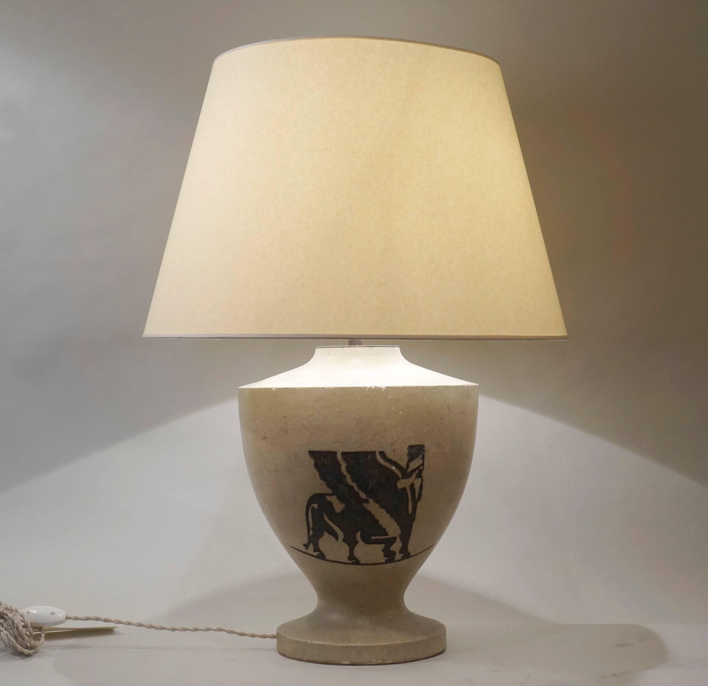 French 1940 Stone Engraved Table Lamp For Sale