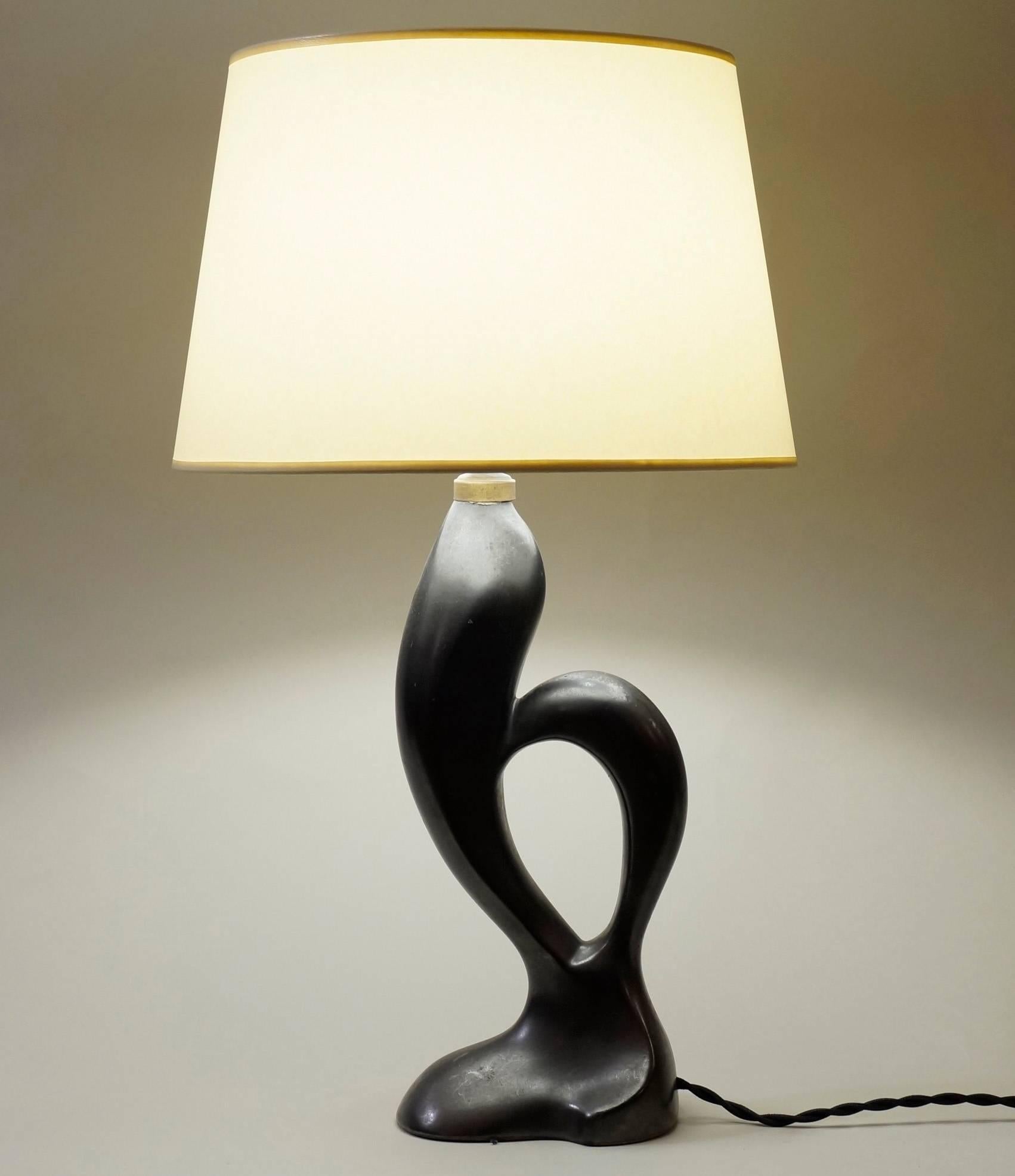 French 1970 Zoomorphic Black Ceramic Table Lamp For Sale