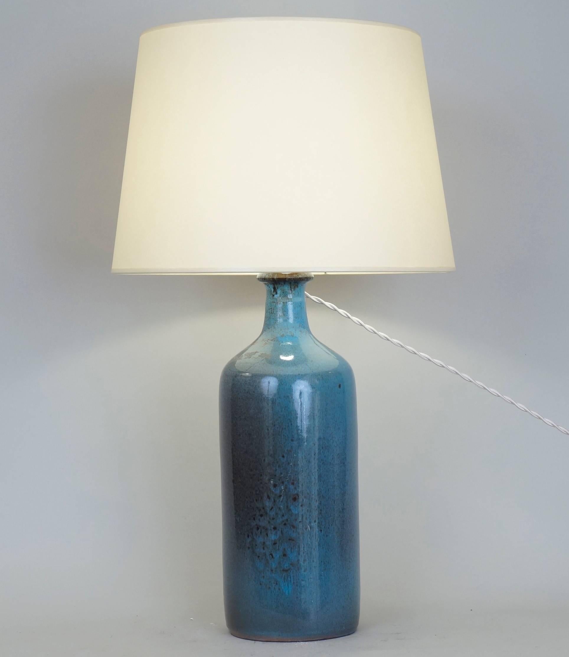 Blue satin ceramic table lamp.
Custom-made fabric lampshade.
Rewired with twisted silk cord.
US standard plug on request.
Ceramic body height: 34 cm - 13.4 in.
Height with lampshade: 56 cm - 22 in.
 