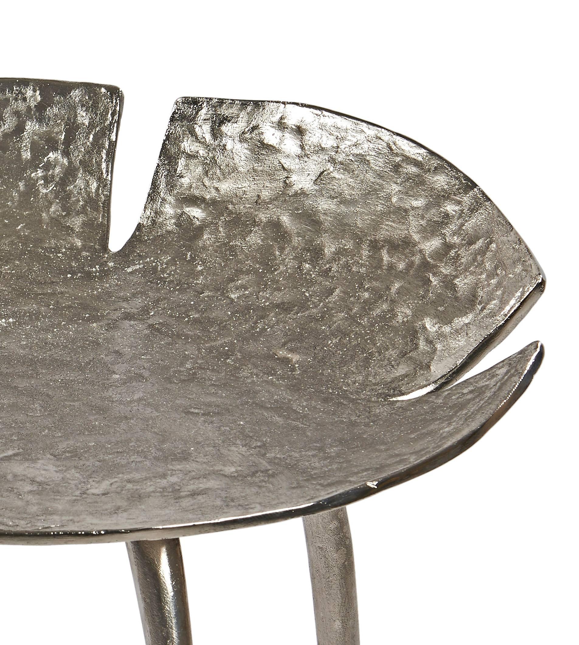 Small stool inspired by nature and the lotus leaves, as shown in nickel-plated bronze.



       