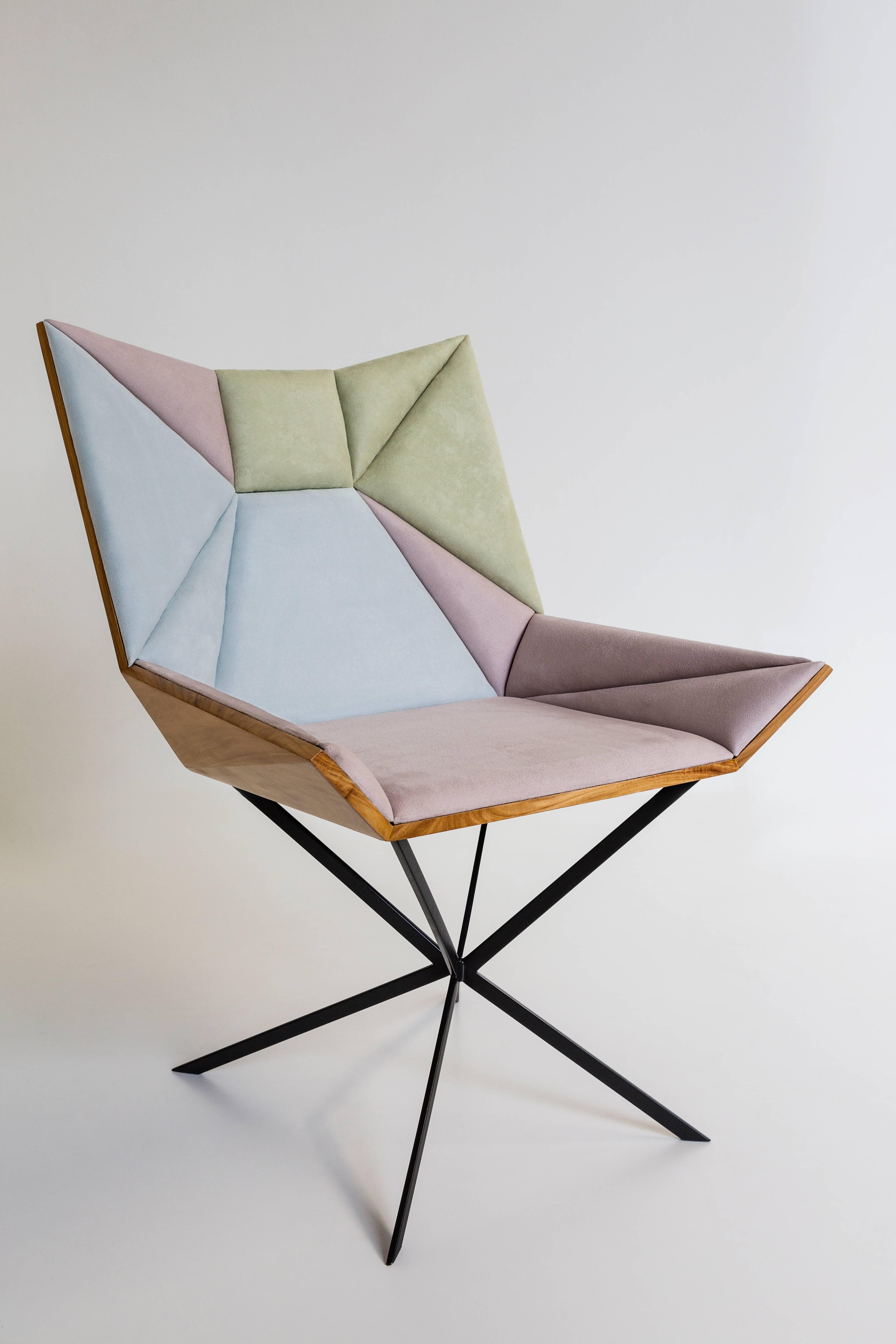 Yvy is a chair like no other. With a modern and fabulous design, this chair is ready to become a unique piece in your home. It features a shape that allows you to consider it more than a simple chair, a real throne. It resembles an opened flower or