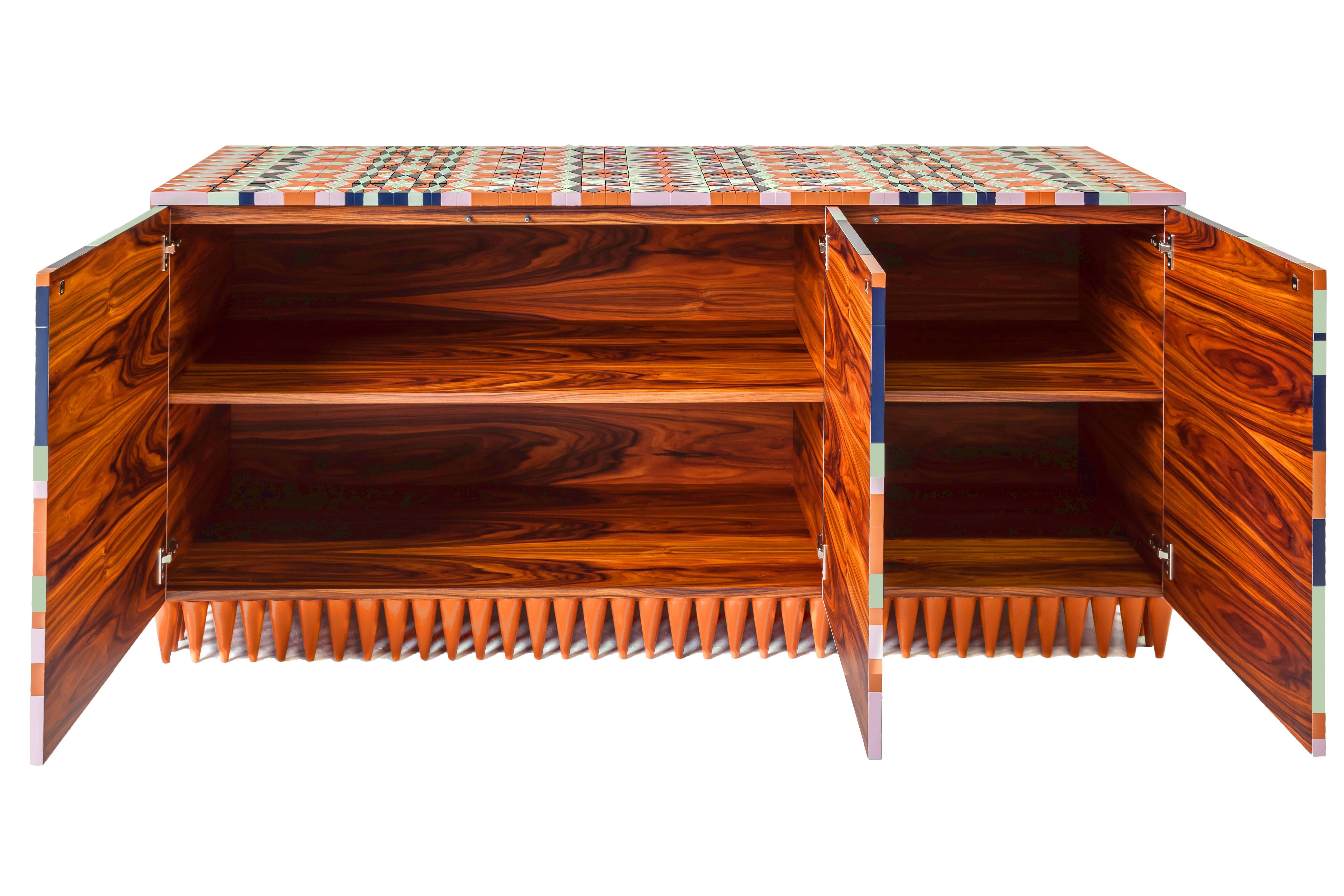 Contemporary Handcrafted Ziggy Cabinet by Leonardo Di Caprio  (Sonstiges) im Angebot