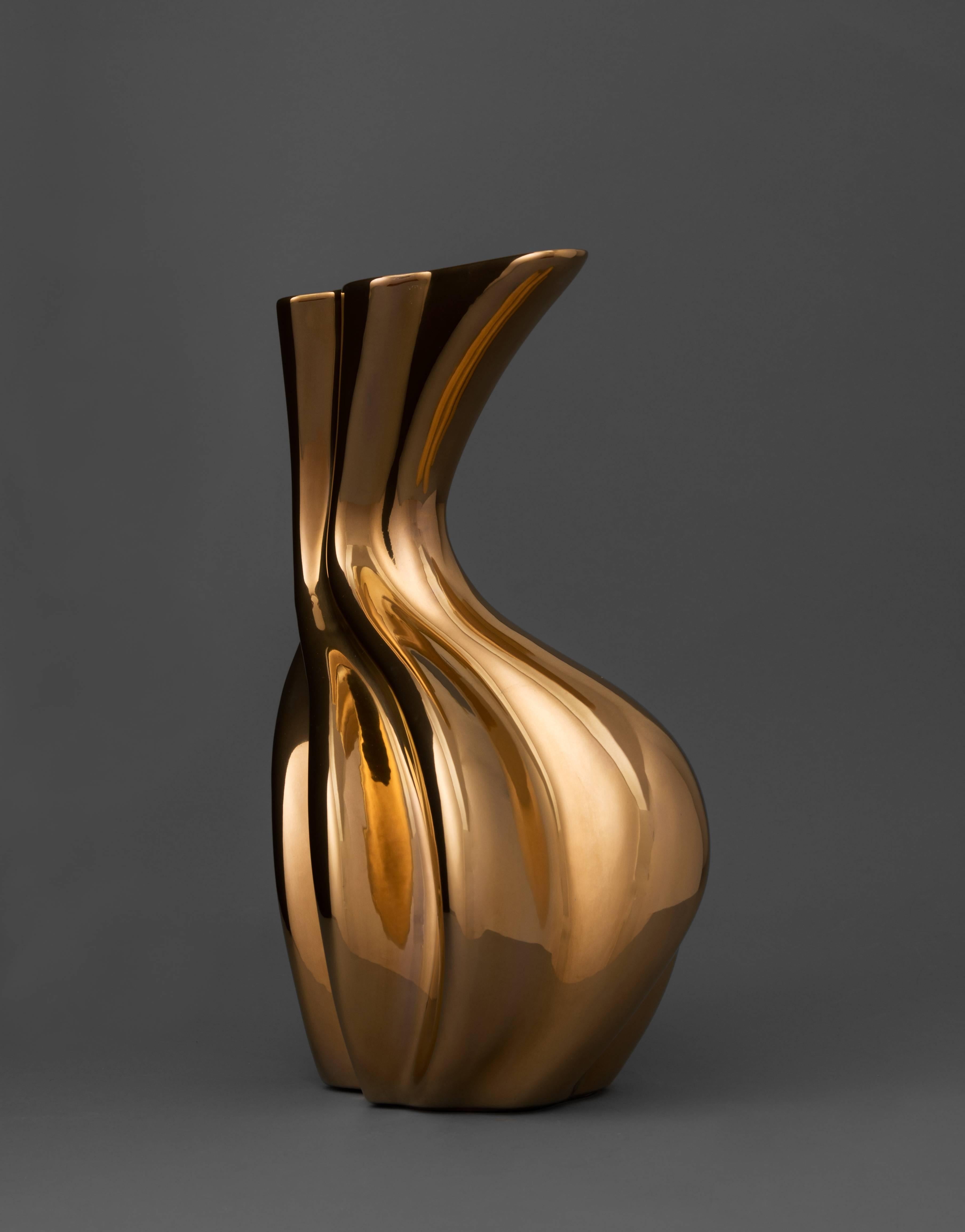 Hand-Painted Sinuo Gold by Niccolò Poggi, Handmade Ceramic Vase, Made in Italy For Sale