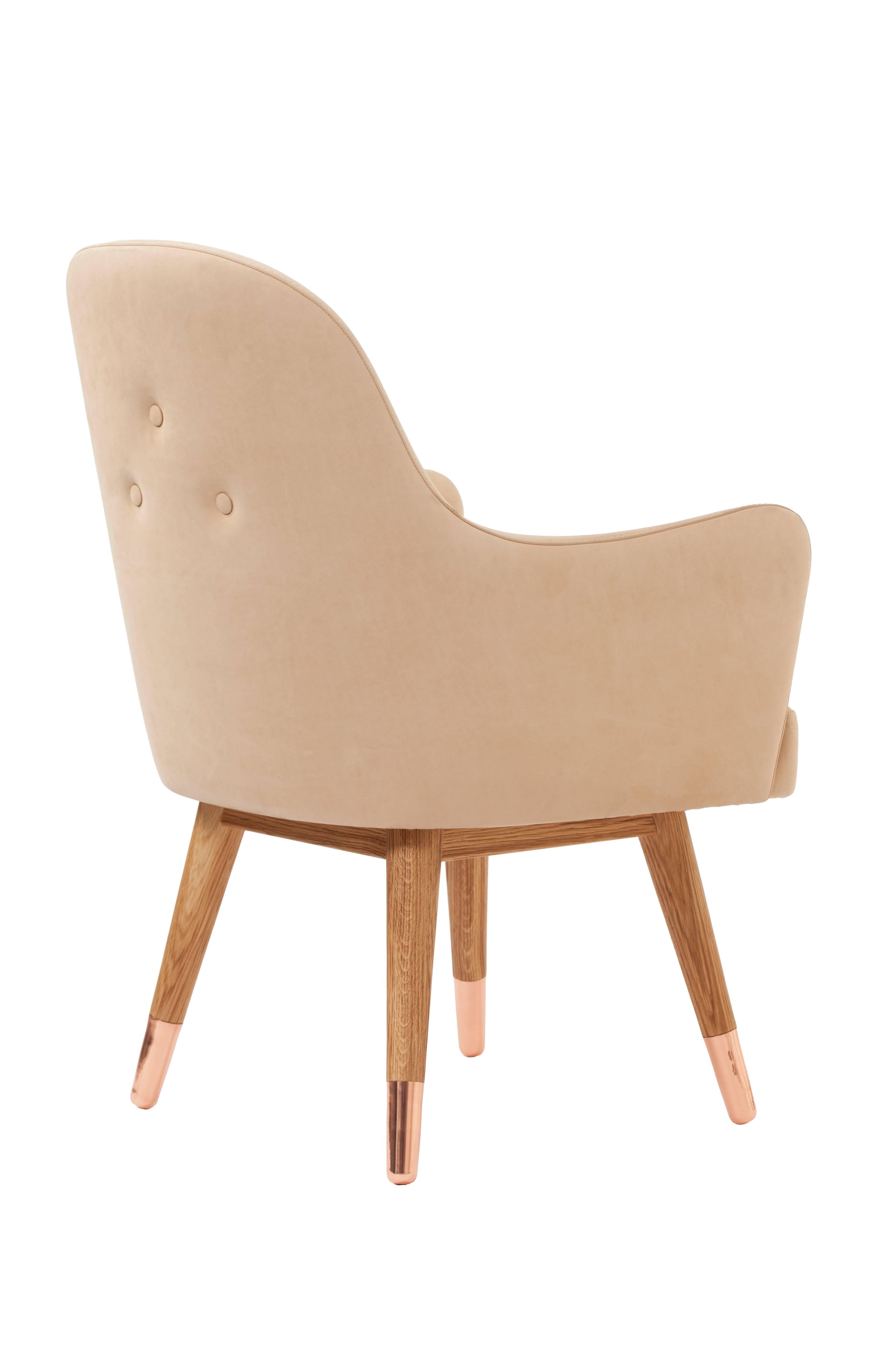 Dandy Beige Suede Leather Chair with American White Oak and Polished Copper im Zustand „Neu“ im Angebot in Firenze, IT