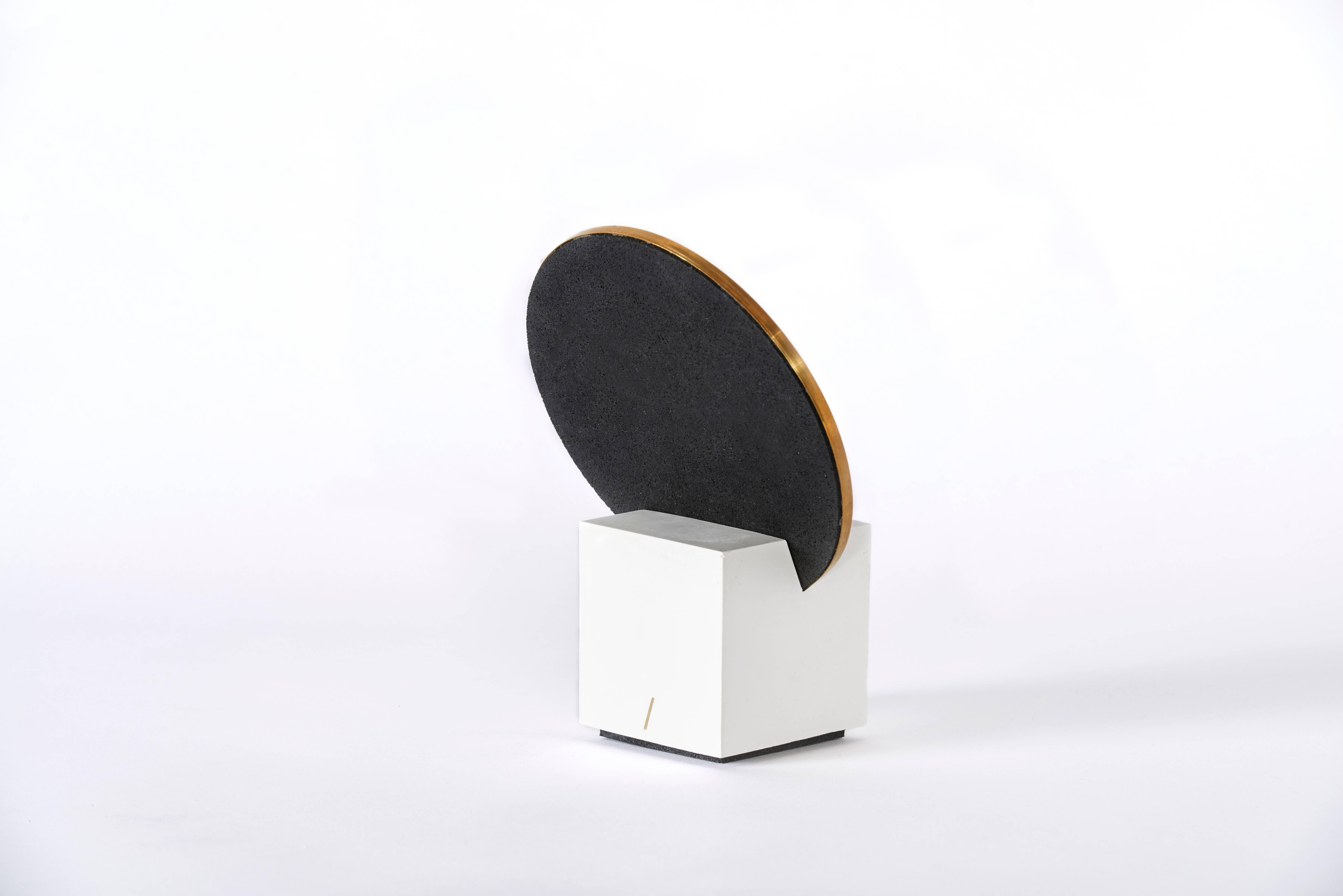 Cube base; round mirror, brass edges and rubber backing. The perfect addition to your desk or vanity.

White base with black rubber backed mirror.
Mirror is removable.


Packed and shipped in a protective box ready for gifting.