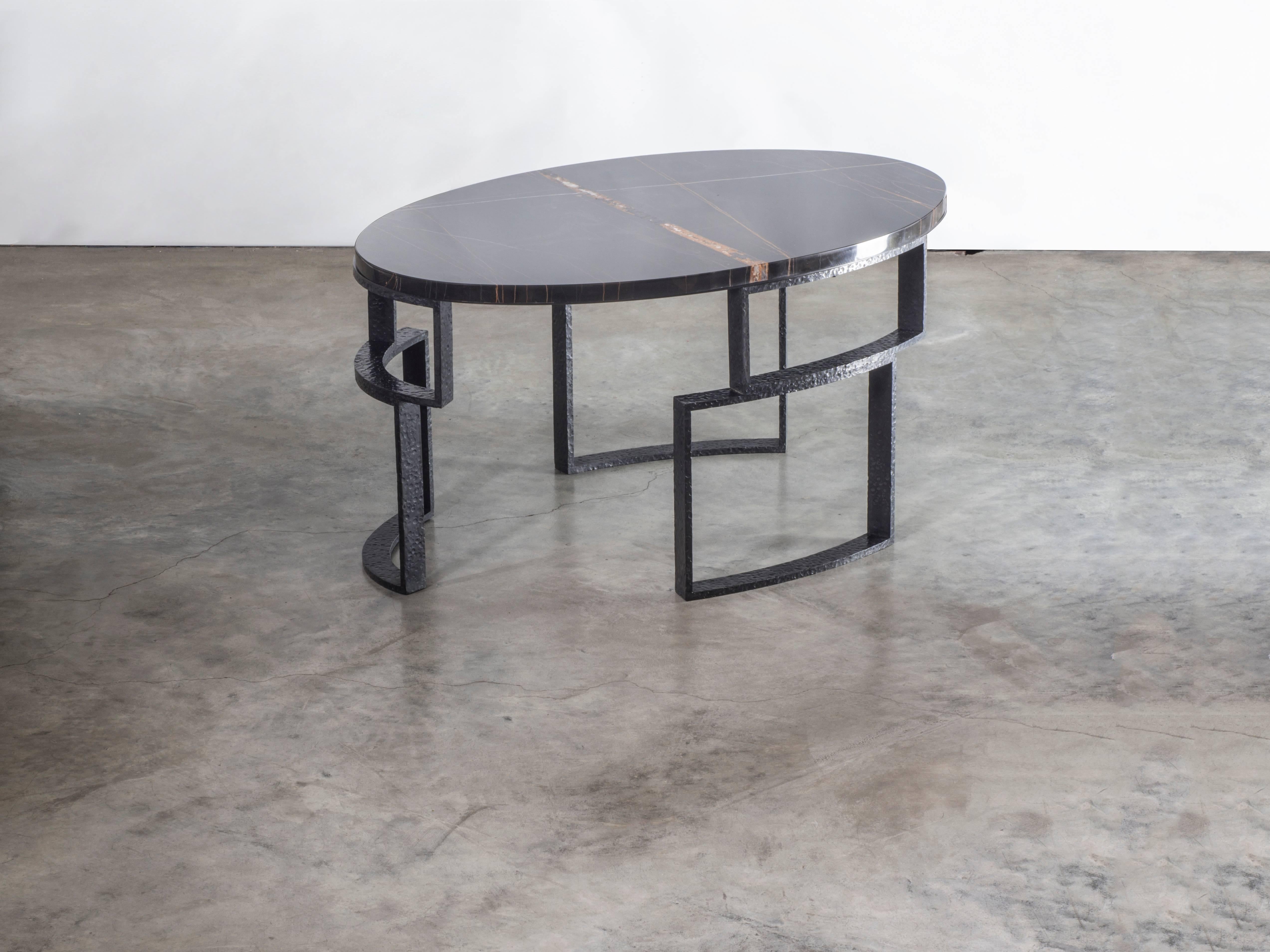 Hammered windows ellipse.

Elliptical table. Polished Noir doré top. Burnished hammered steel 

Measures: 70 cm diameter x 45 cm X 38 cm height.

Created by Carta Bianca

Handmade in Italy.