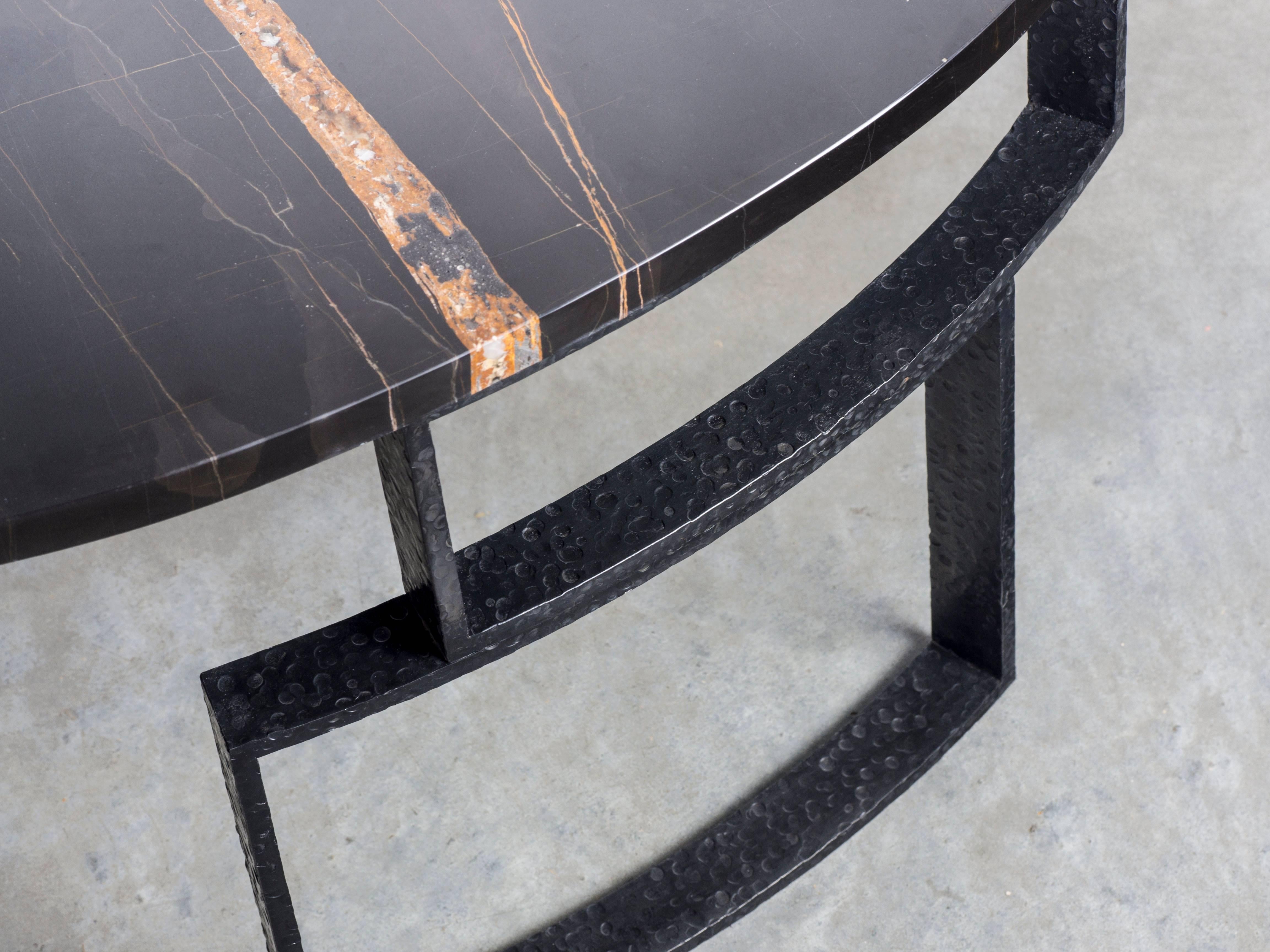 Italian Hammered Windows Ellipse Table with Noir Doré Top and Burnished Hammered Steel For Sale